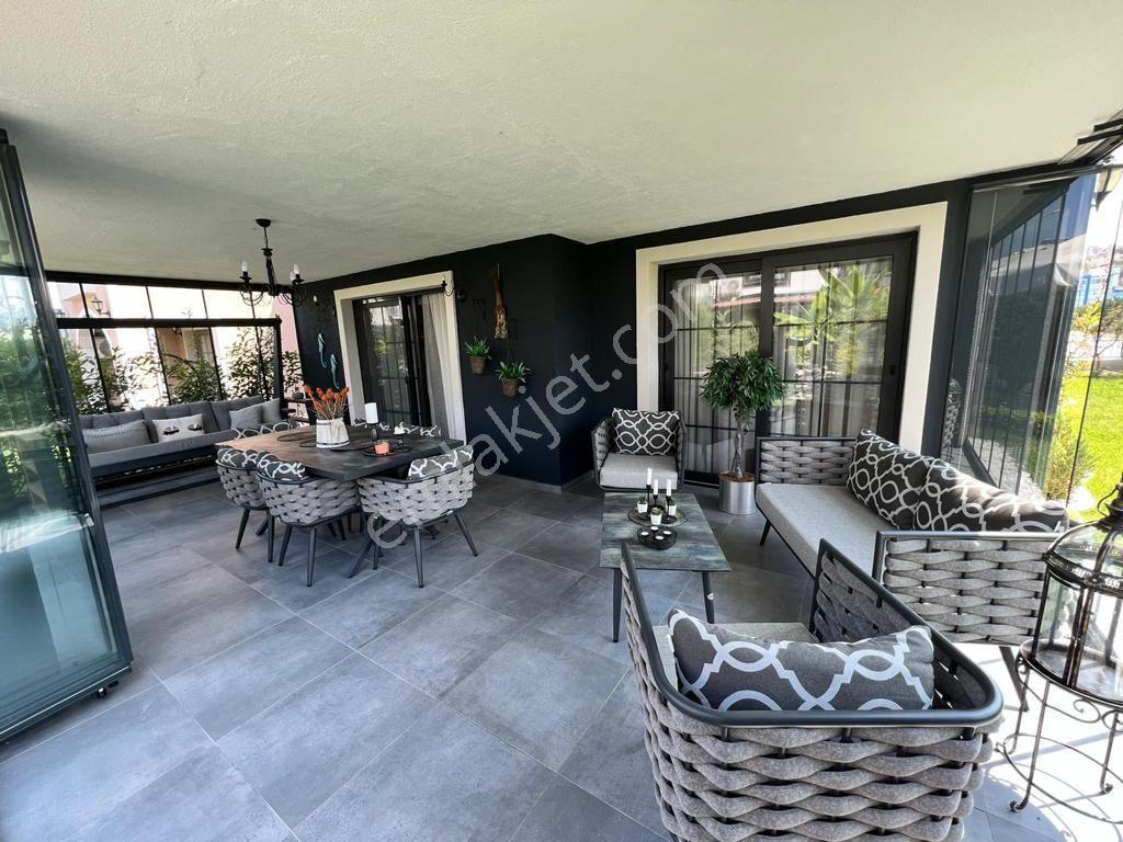 Kuşadası Sahil Sitelerinde Popüler Site İçinde Satılık Lüks Villa - Görsel 23
