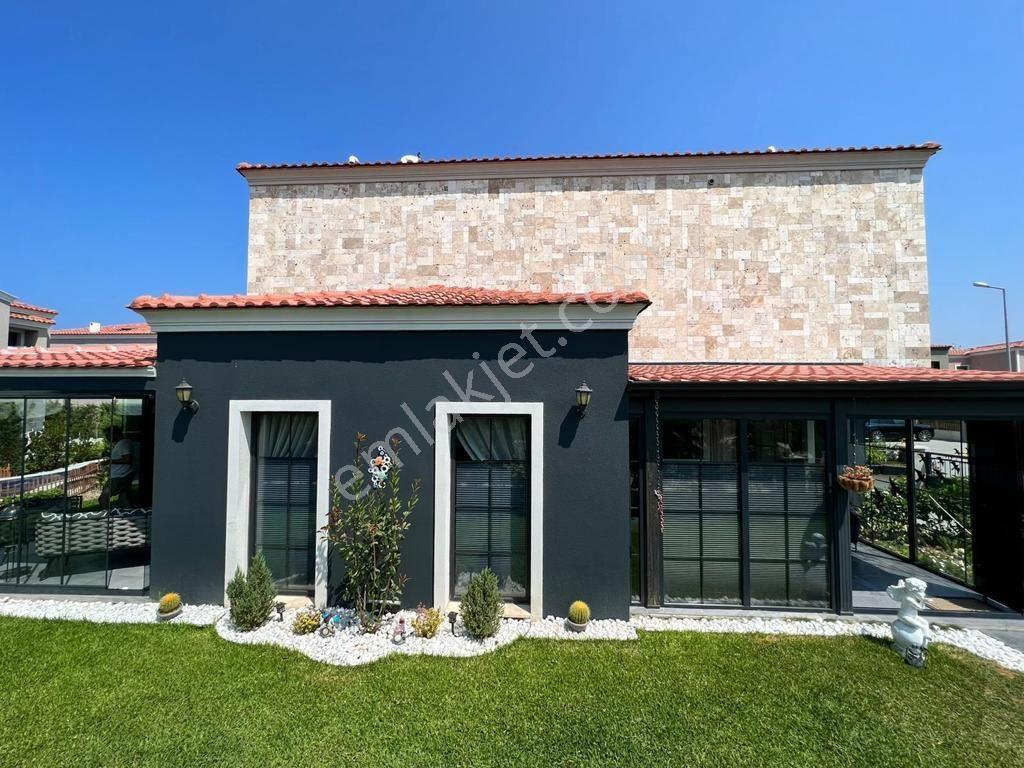Kuşadası Sahil Sitelerinde Popüler Site İçinde Satılık Lüks Villa - Görsel 19