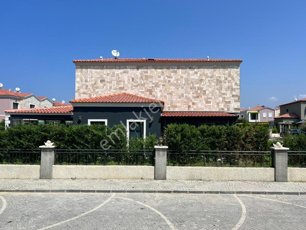 Kuşadası Sahil Sitelerinde Popüler Site İçinde Satılık Lüks Villa - Görsel 2