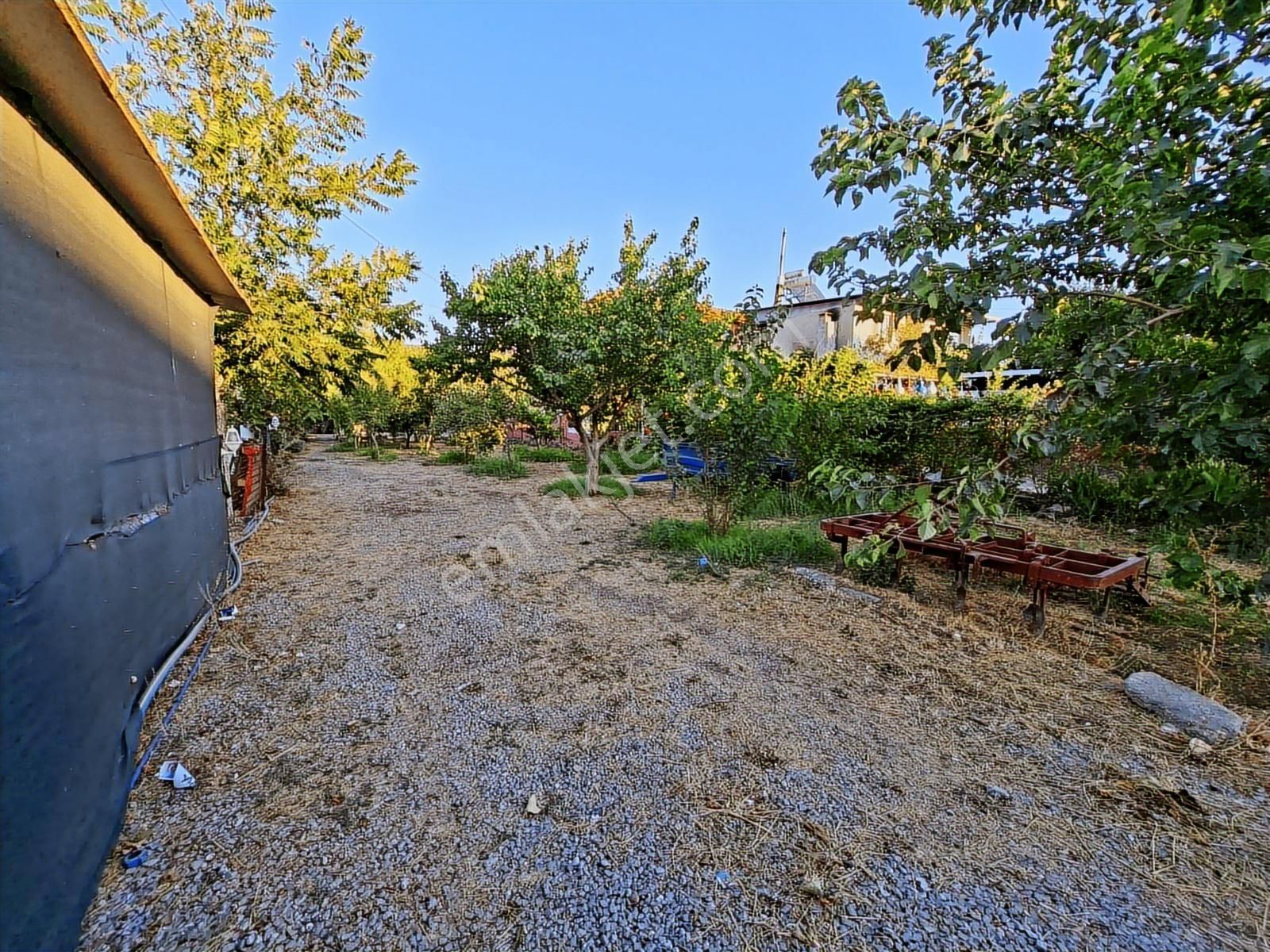 İzmir Menderes'te İçinde 1+1 Ev Olan 930 M2 İmarlı Arsa - Görsel 12