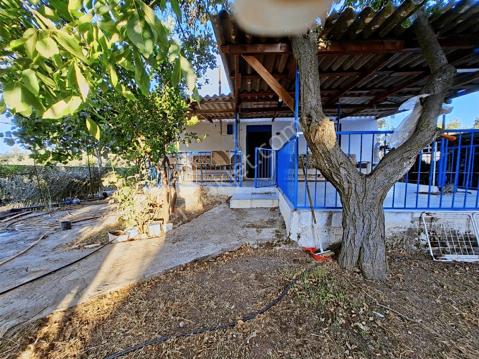 İzmir Menderes'te İçinde 1+1 Ev Olan 930 M2 İmarlı Arsa - Görsel 14