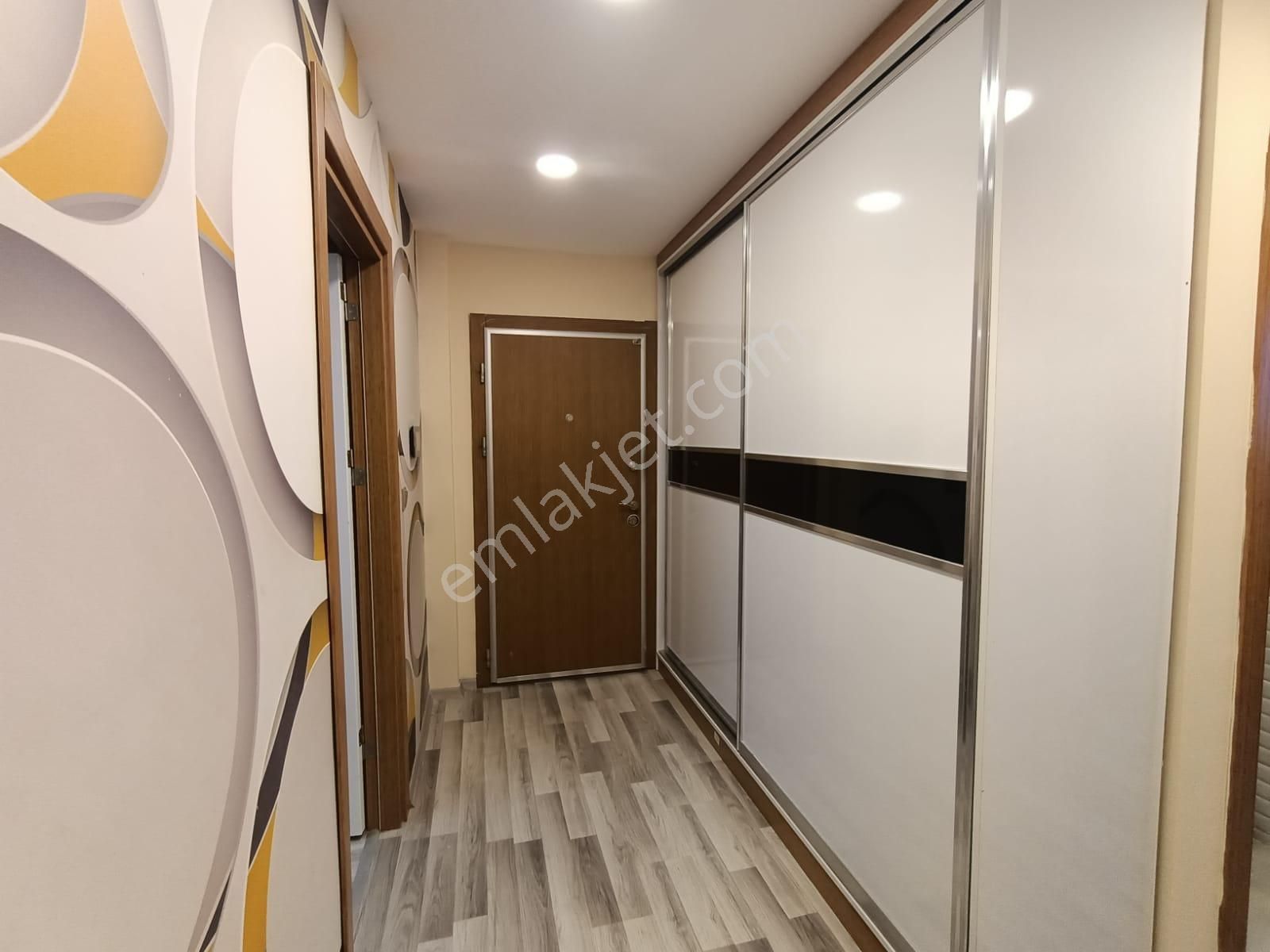 İz'den Bulvar Üzeri 2+1 Ç.banyo+g.odalı Ful Eşyalı Satılık - Görsel 2