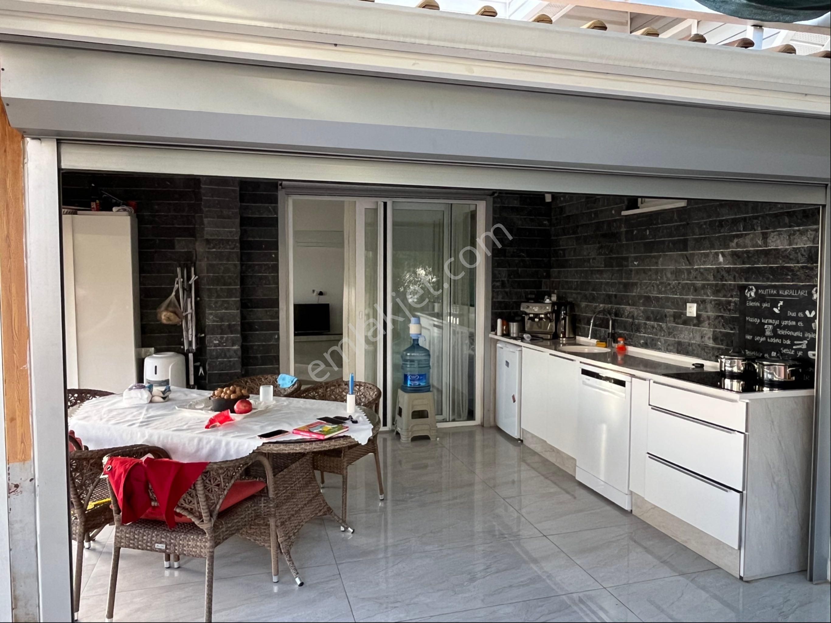 Zirve Gayrimenkul'den Full Deniz Manzaralı Köşe Konumda Tam Mustakil 4+1 Villa - Görsel 15