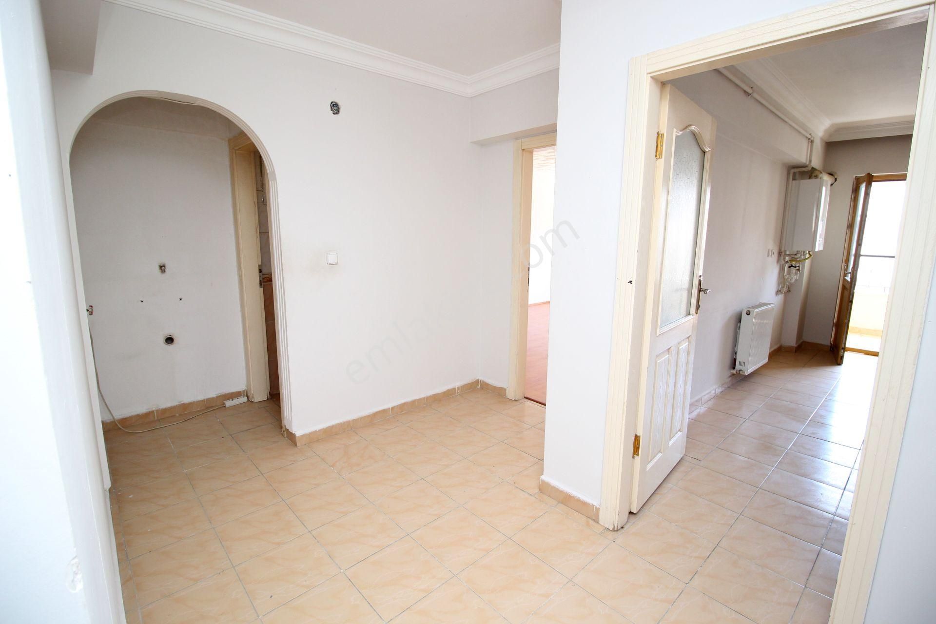 Emre Emlak'tan Topçu'da Arakat Ön Cephe 3+1 Kiralık Daire - Görsel 15