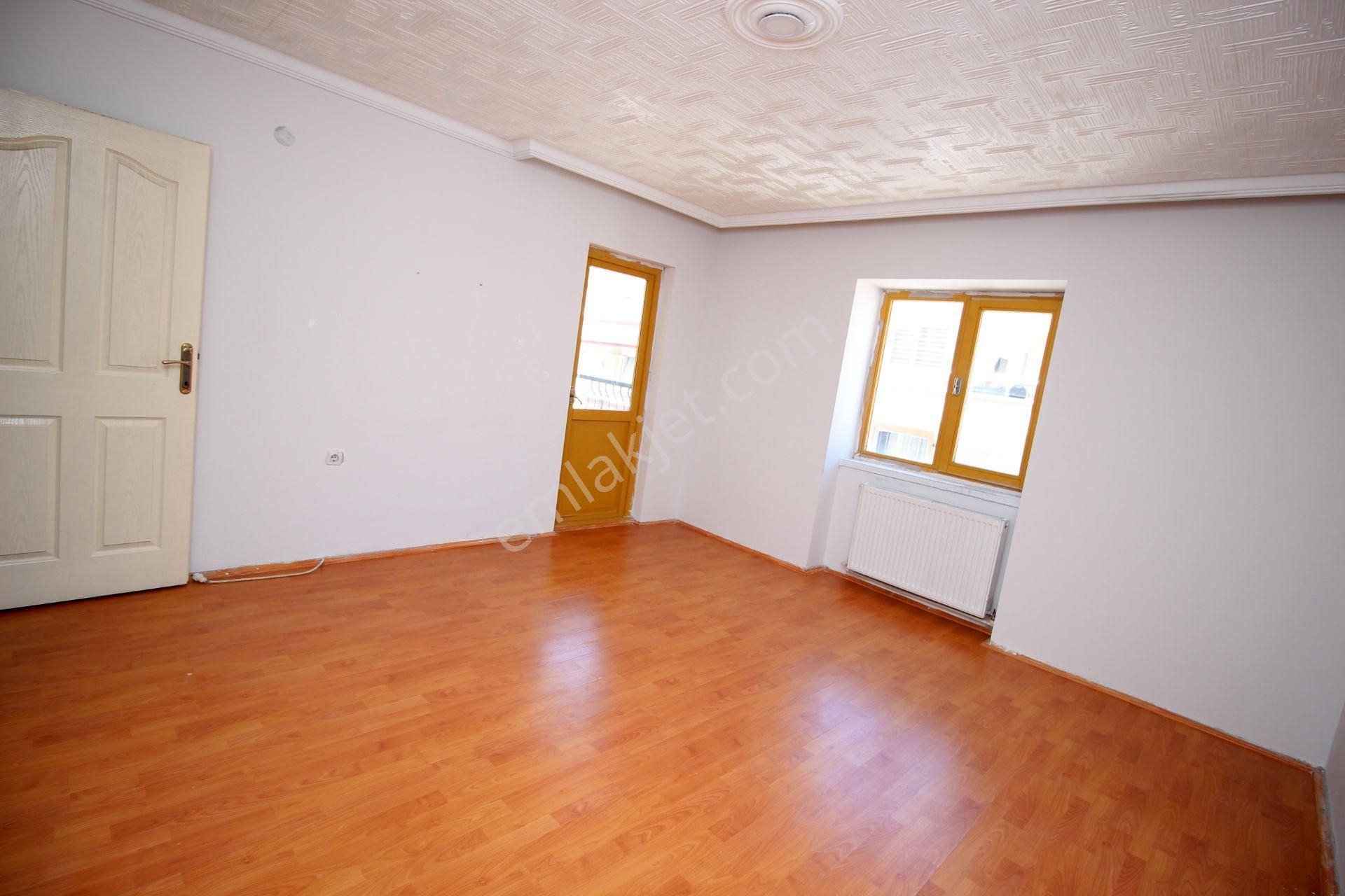 Emre Emlak'tan Topçu'da Arakat Ön Cephe 3+1 Kiralık Daire - Görsel 9