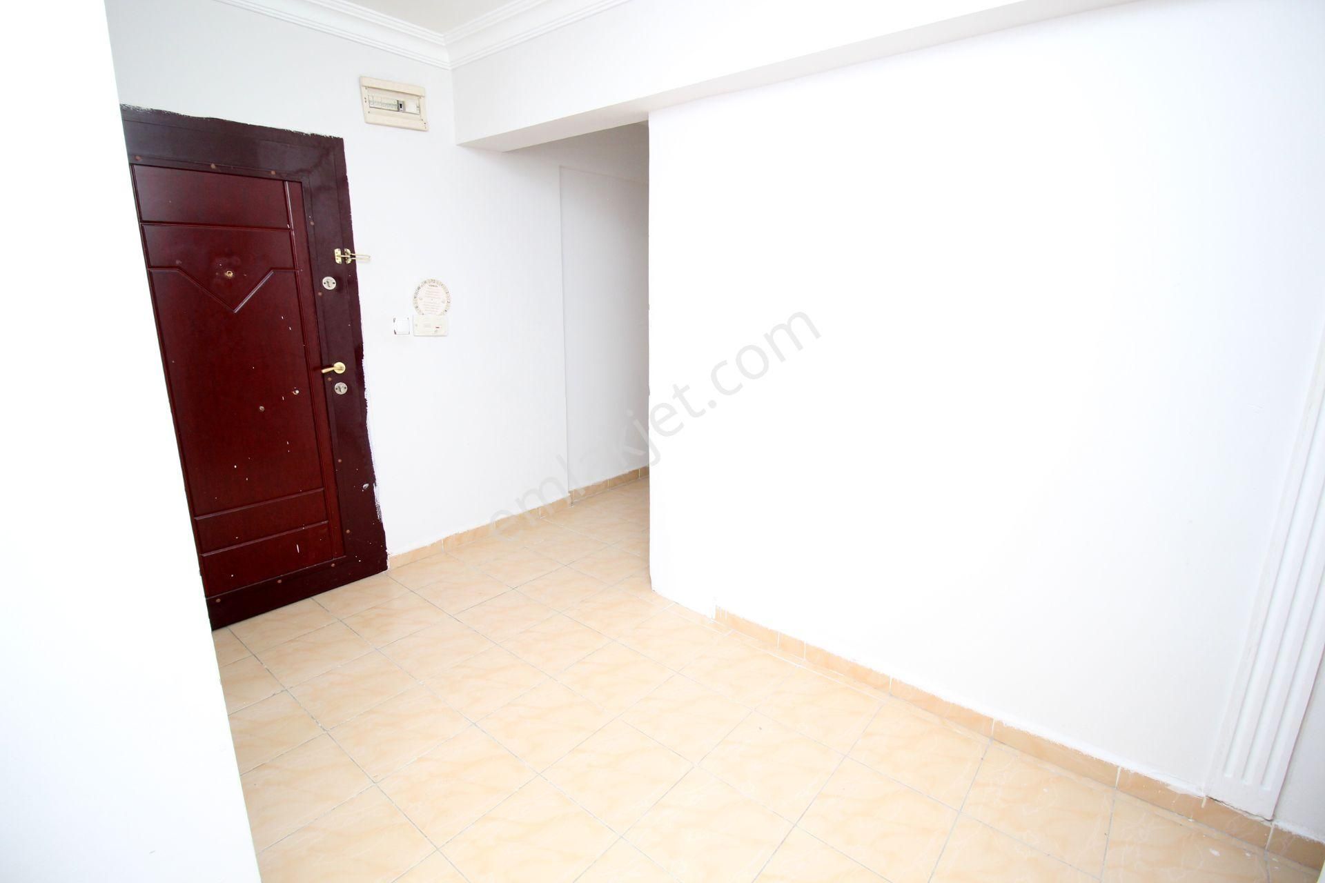 Emre Emlak'tan Topçu'da Arakat Ön Cephe 3+1 Kiralık Daire - Görsel 17