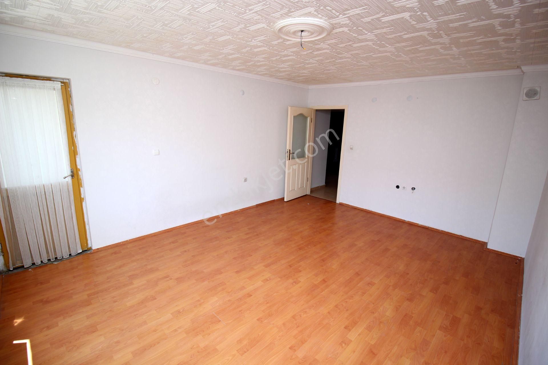 Emre Emlak'tan Topçu'da Arakat Ön Cephe 3+1 Kiralık Daire - Görsel 7