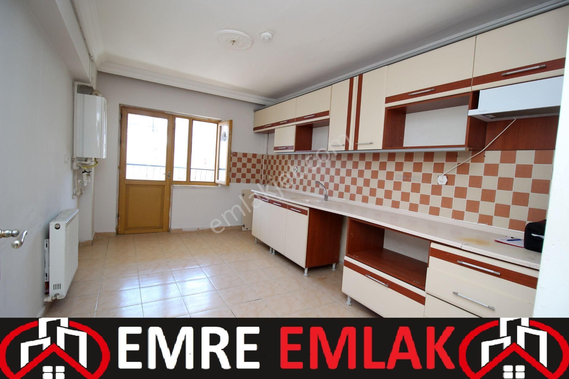 Emre Emlak'tan Topçu'da Arakat Ön Cephe 3+1 Kiralık Daire