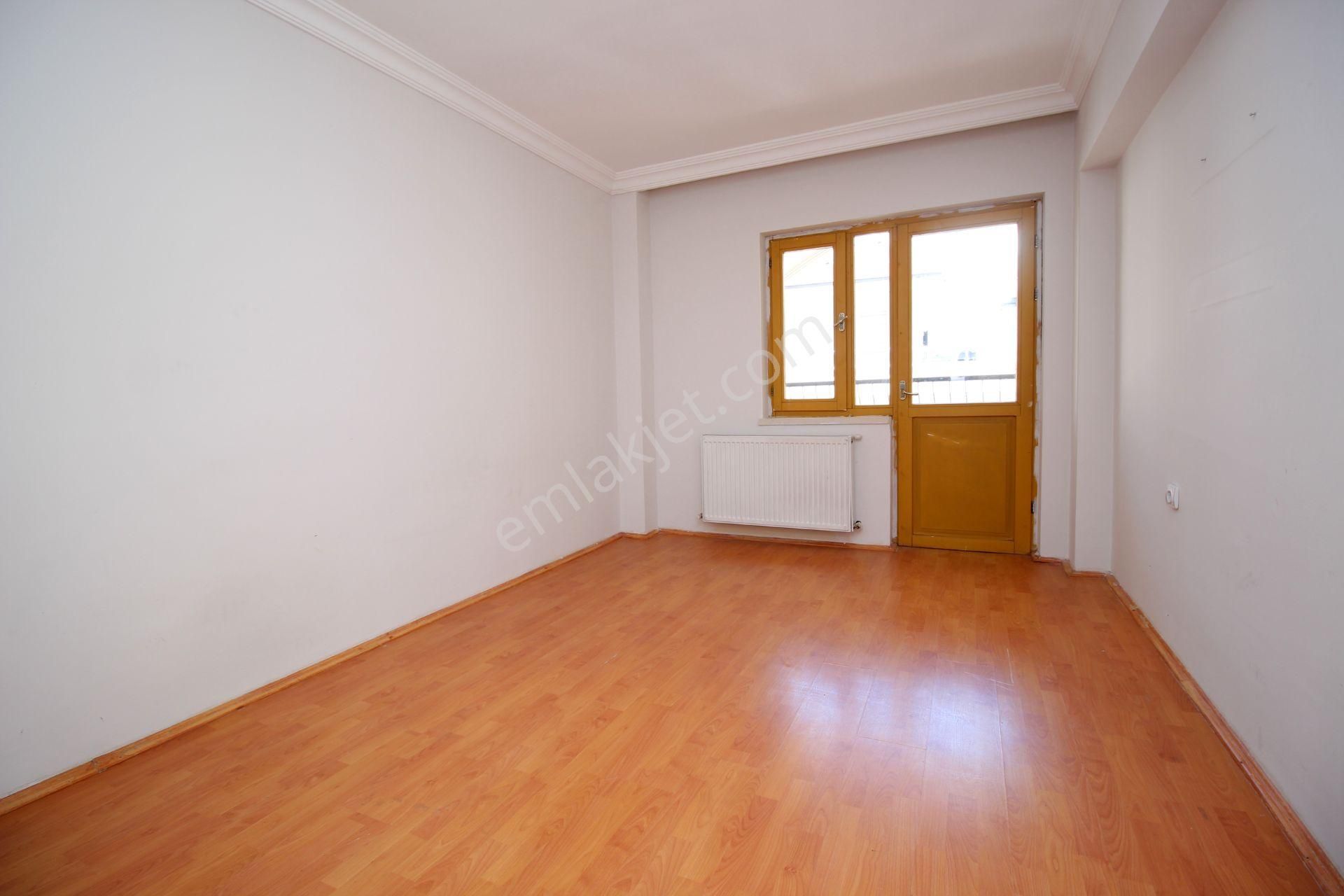 Emre Emlak'tan Topçu'da Arakat Ön Cephe 3+1 Kiralık Daire - Görsel 12