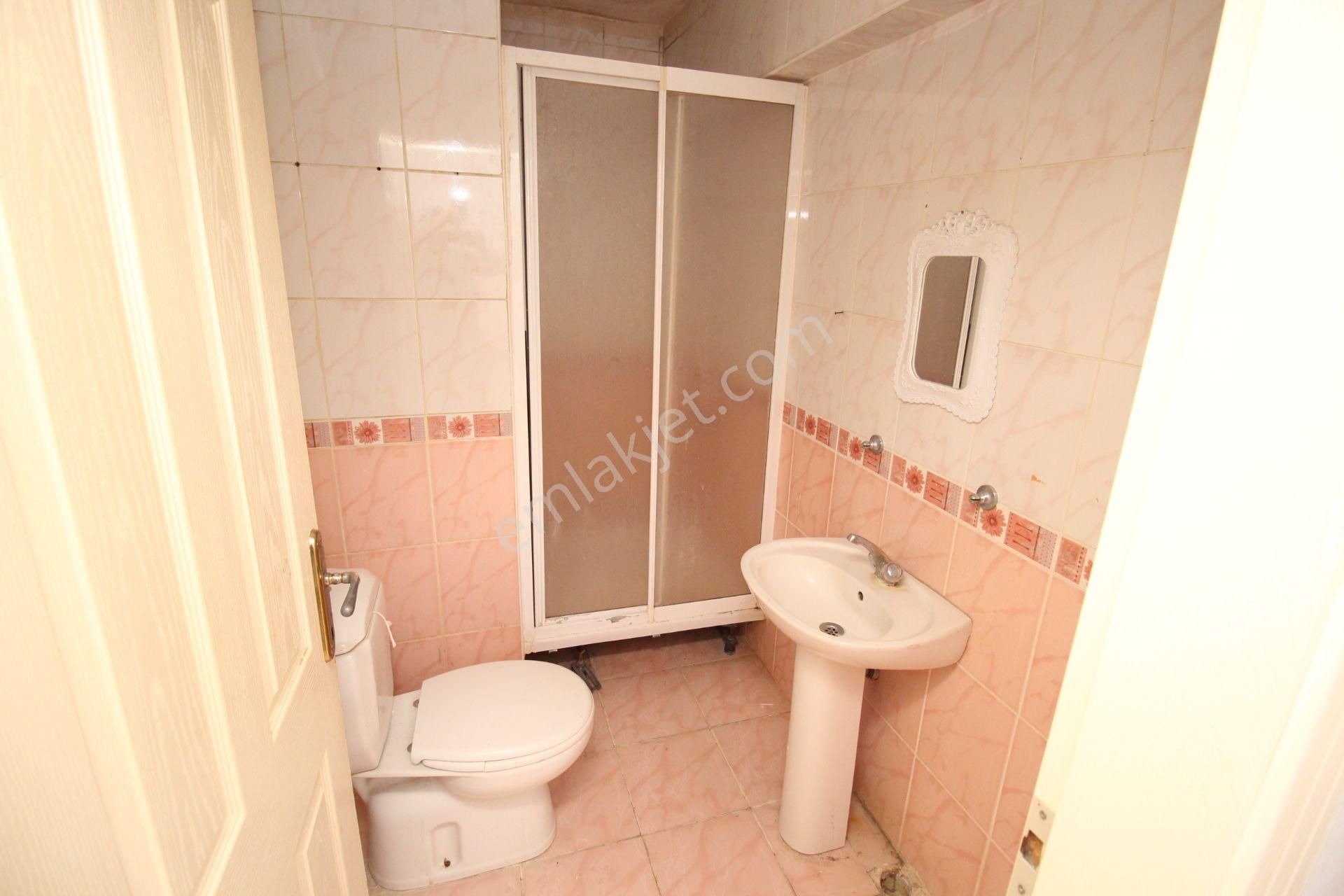 Emre Emlak'tan Topçu'da Arakat Ön Cephe 3+1 Kiralık Daire - Görsel 13