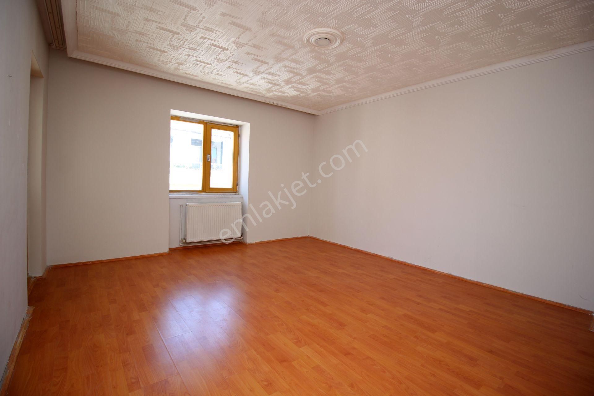 Emre Emlak'tan Topçu'da Arakat Ön Cephe 3+1 Kiralık Daire - Görsel 8