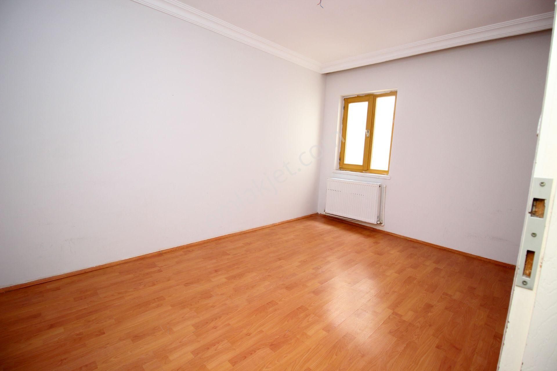 Emre Emlak'tan Topçu'da Arakat Ön Cephe 3+1 Kiralık Daire - Görsel 10