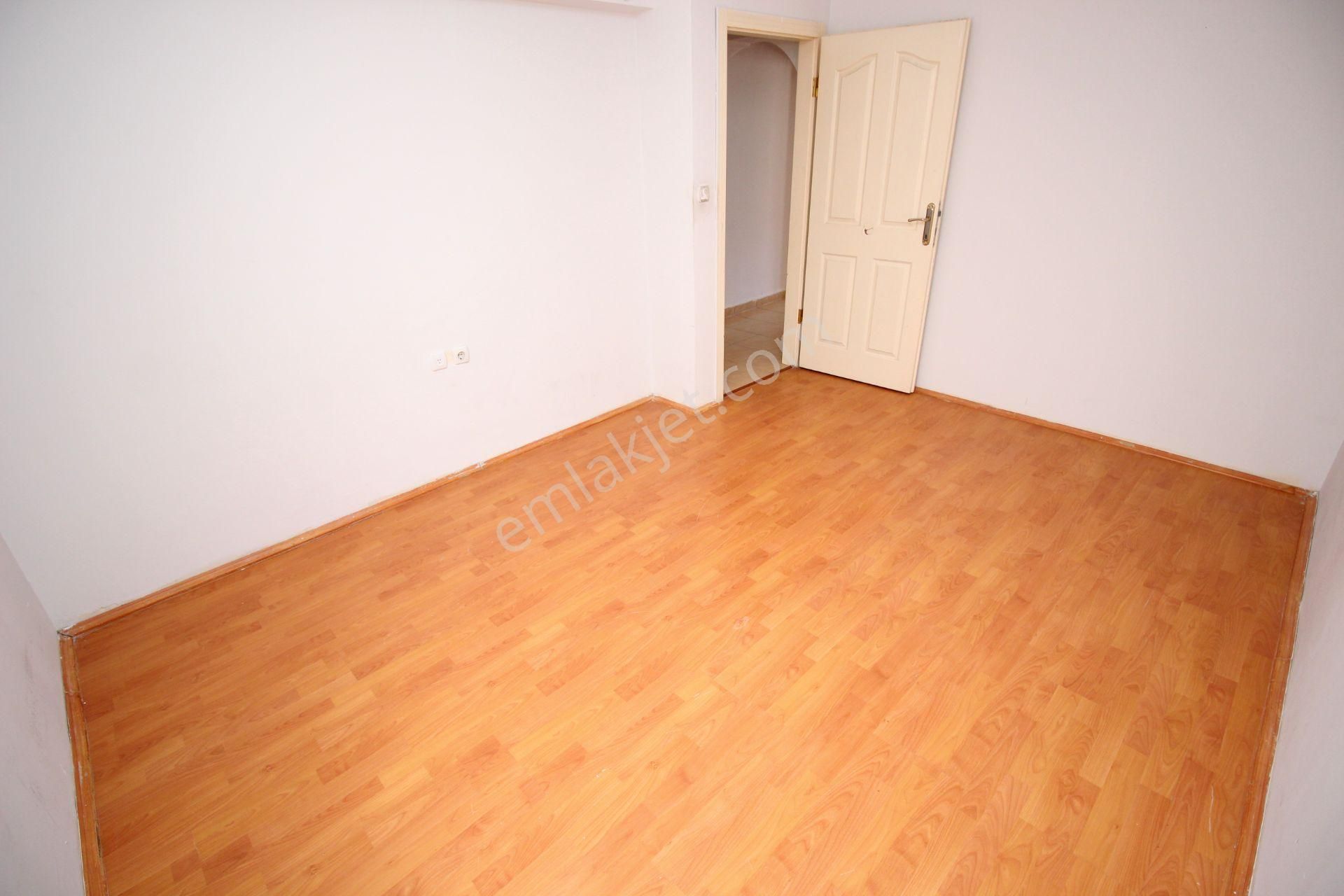 Emre Emlak'tan Topçu'da Arakat Ön Cephe 3+1 Kiralık Daire - Görsel 11