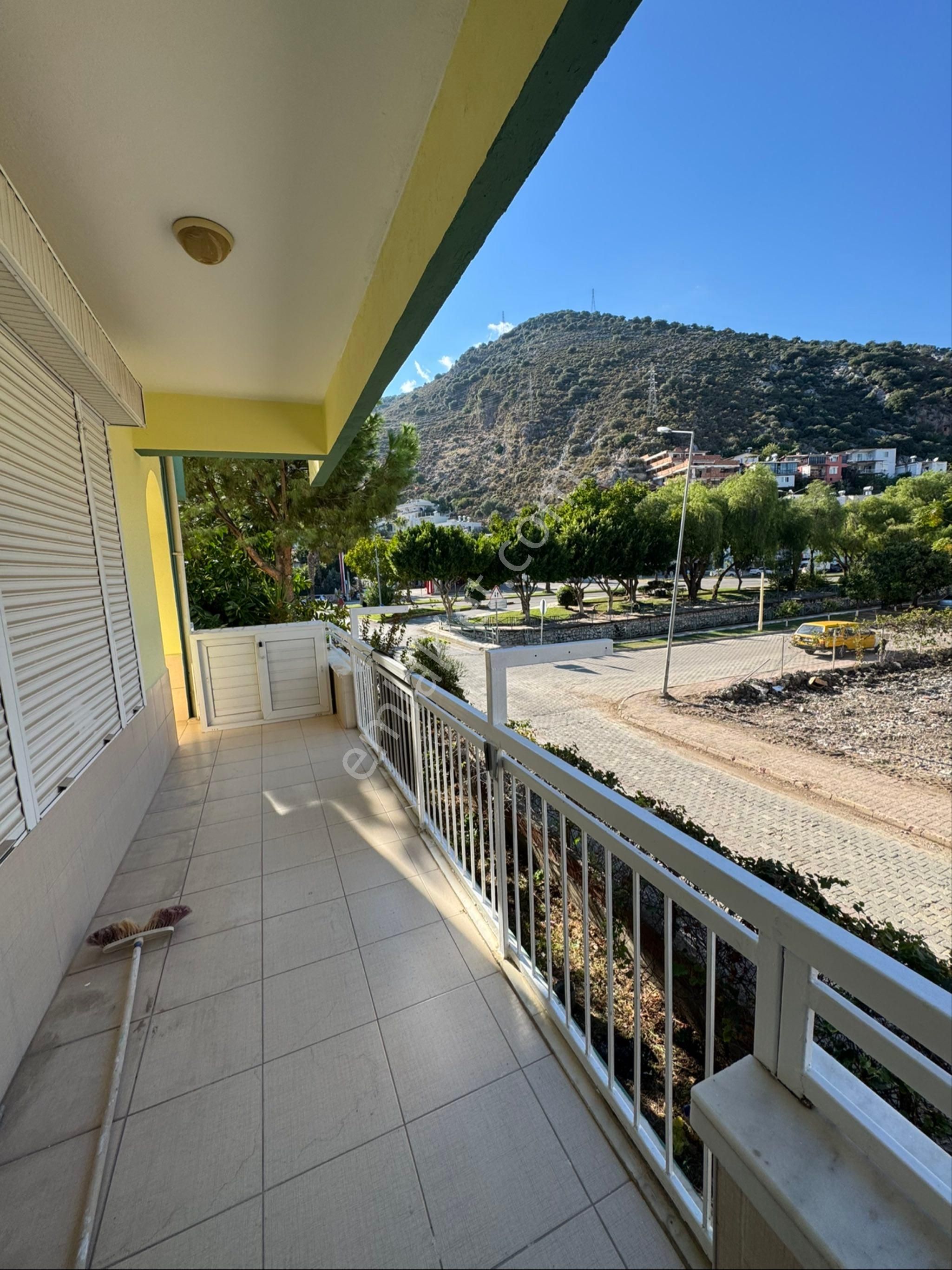 Finike Merkez Yeni Mahallede Satılık 3+1 Daire - Görsel 4