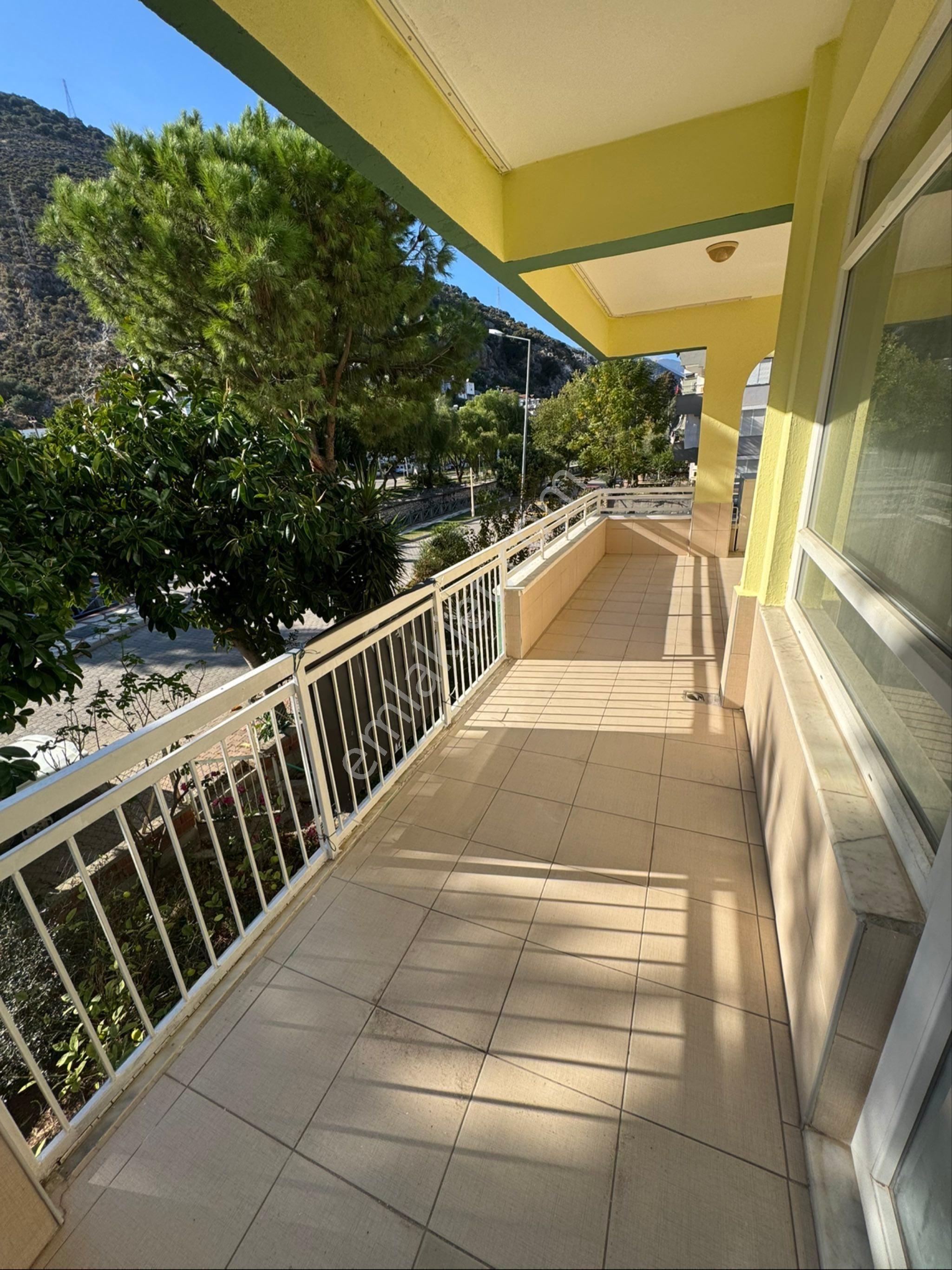 Finike Merkez Yeni Mahallede Satılık 3+1 Daire - Görsel 3