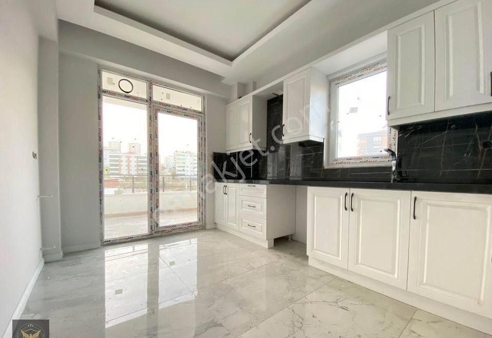 Şahin İnşaat'tan Beylikdüzü Yakuplu Mh Metrobuse Yakın 2+1 Ara Kat Daire