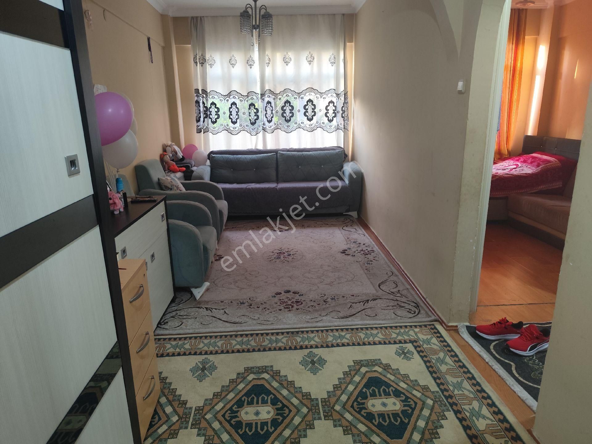 Kocamustafapâşa Merkezde Satılık Çift Cephe Daire Dairemiz Duraklara Okula