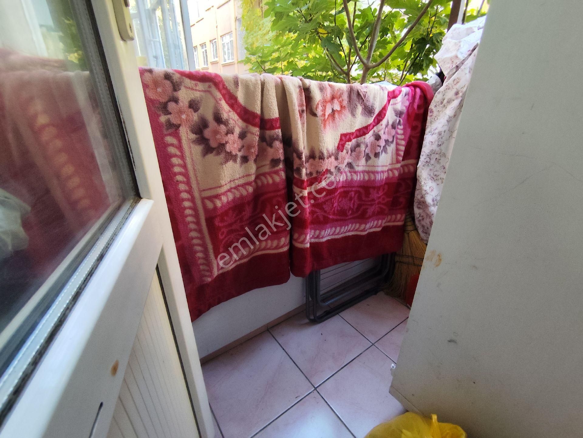 Kocamustafapâşa Merkezde Satılık Çift Cephe Daire Dairemiz Duraklara Okula - Görsel 3