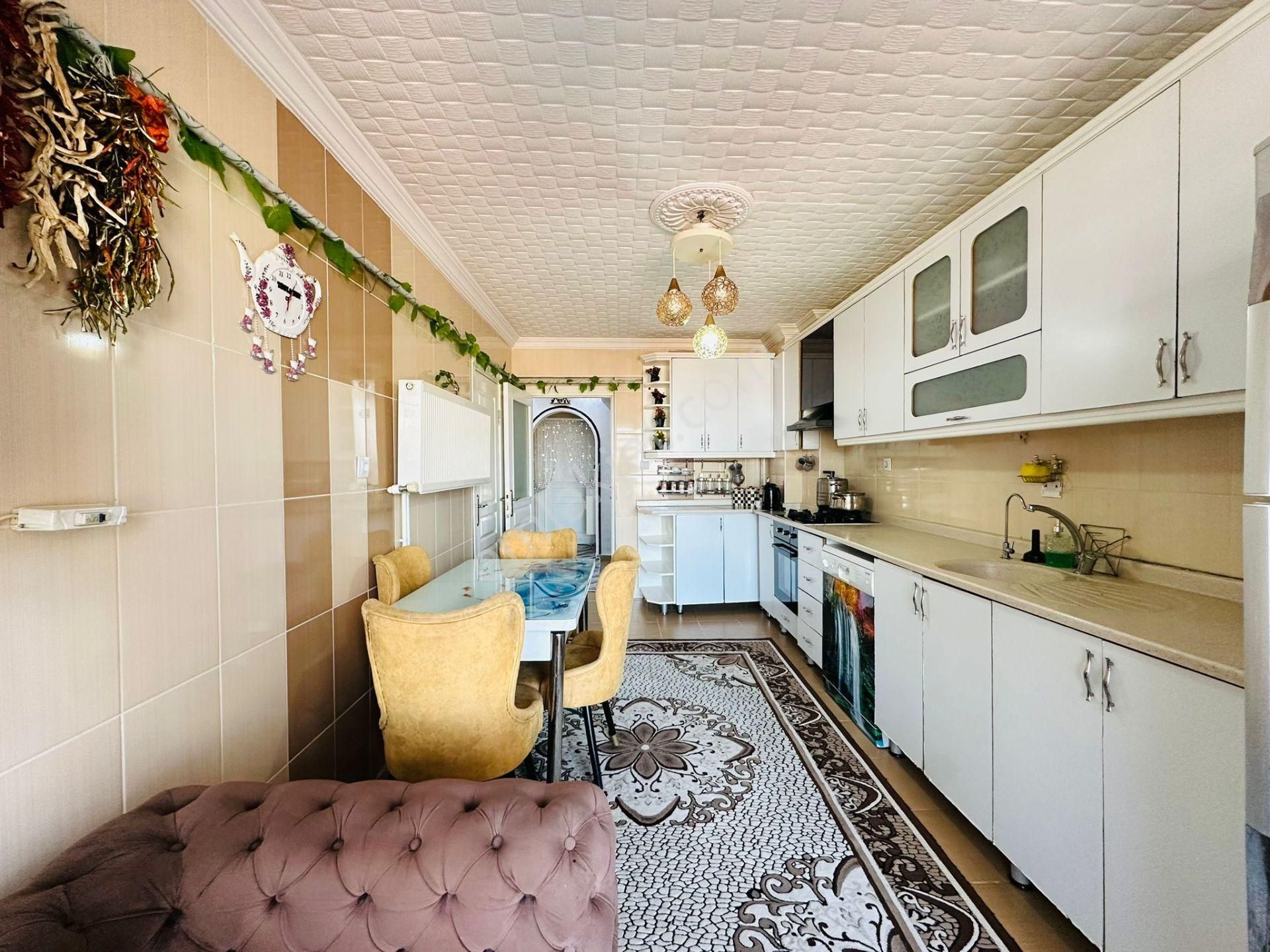 Başak Mahallesinde Asansörlü Full Yapılı 140 M2 3+1 Ara Katta Satılık Daire !! - Görsel 4