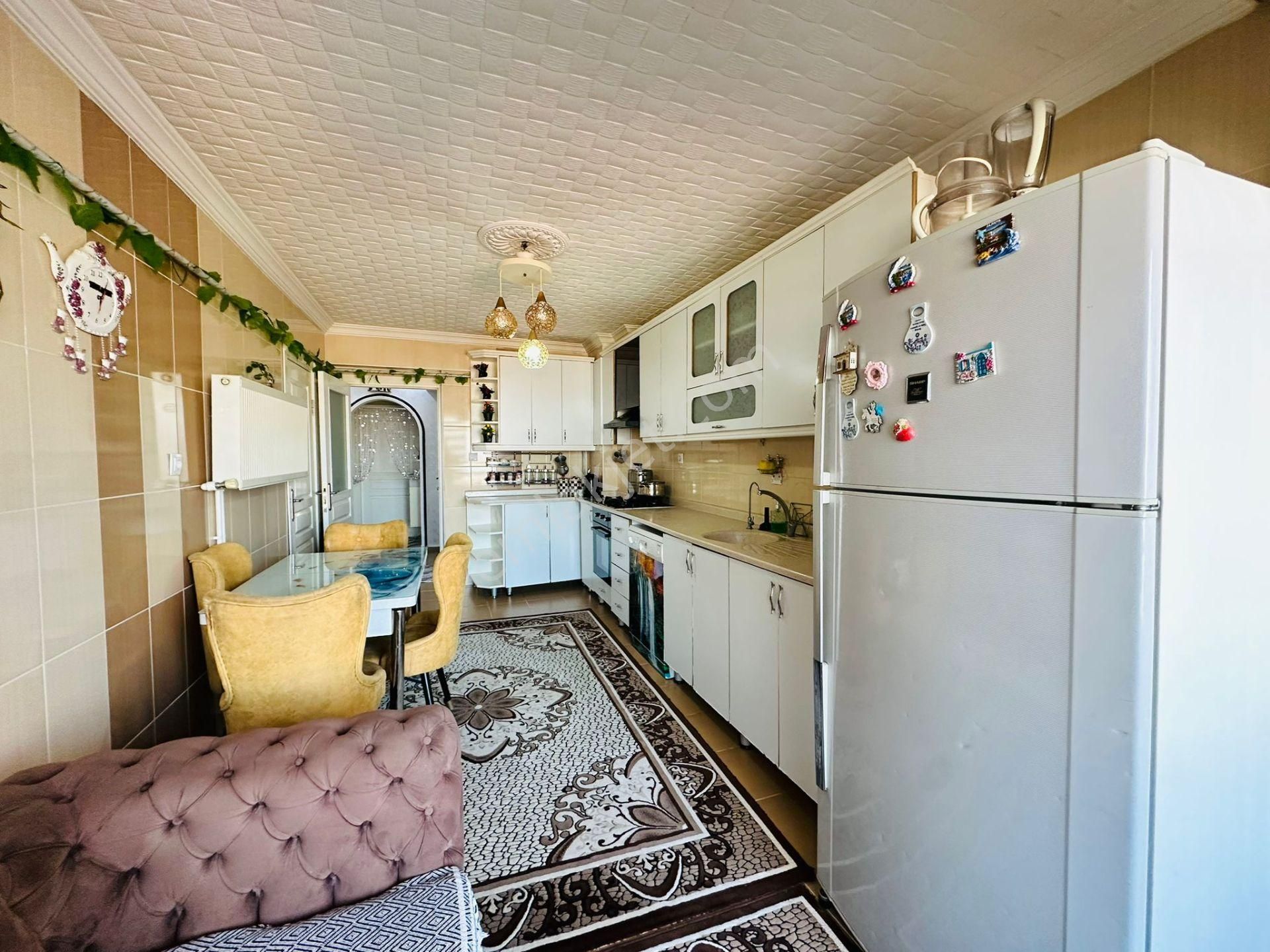Başak Mahallesinde Asansörlü Full Yapılı 140 M2 3+1 Ara Katta Satılık Daire !! - Görsel 6
