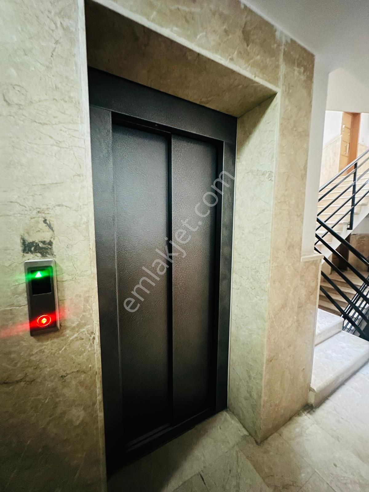 Başak Mahallesinde Asansörlü Full Yapılı 140 M2 3+1 Ara Katta Satılık Daire !! - Görsel 34
