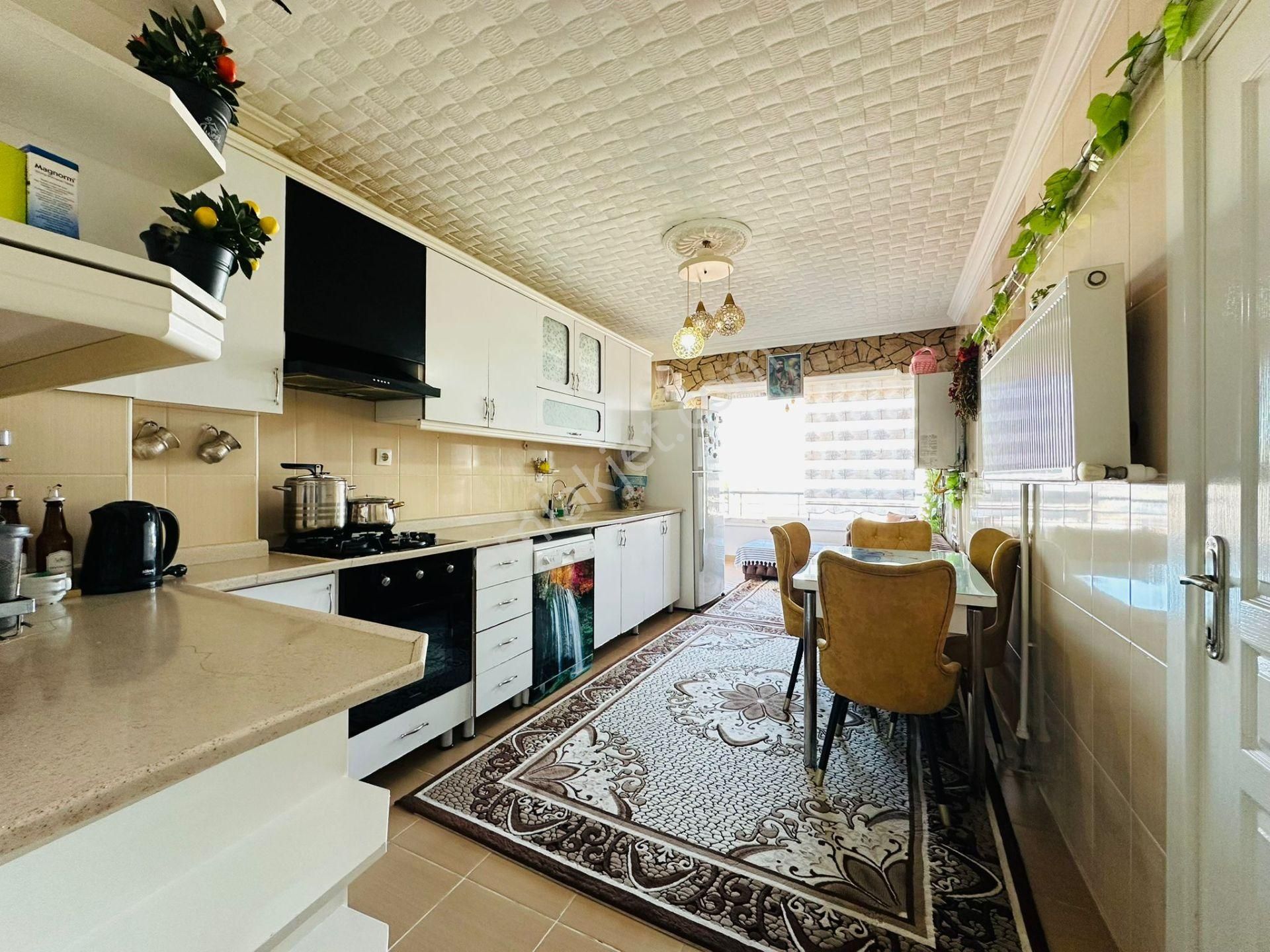 Başak Mahallesinde Asansörlü Full Yapılı 140 M2 3+1 Ara Katta Satılık Daire !! - Görsel 2