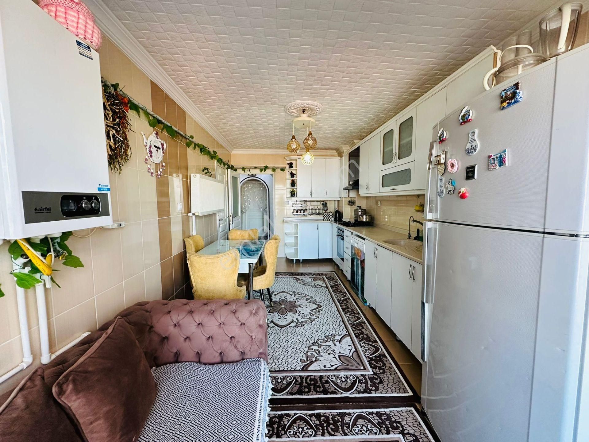 Başak Mahallesinde Asansörlü Full Yapılı 140 M2 3+1 Ara Katta Satılık Daire !! - Görsel 5