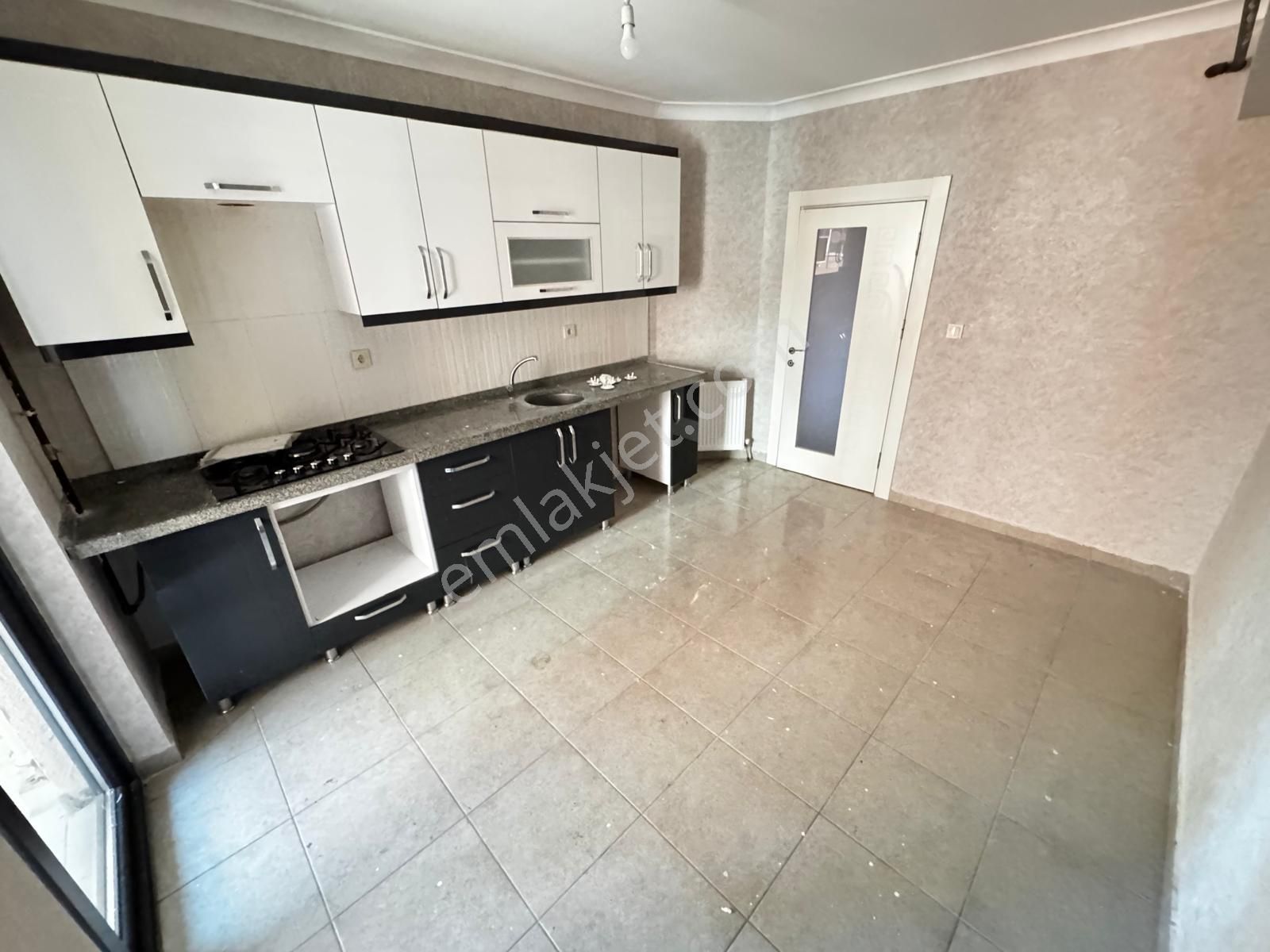 Güneş Evlere Sınır Site Dairesi Kat Konumunda Y.giriş 2+1 Lüks - Görsel 9