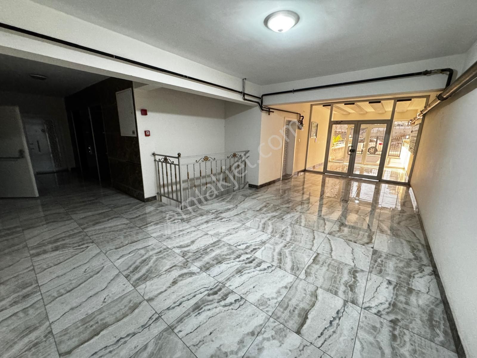 Güneş Evlere Sınır Site Dairesi Kat Konumunda Y.giriş 2+1 Lüks - Görsel 33