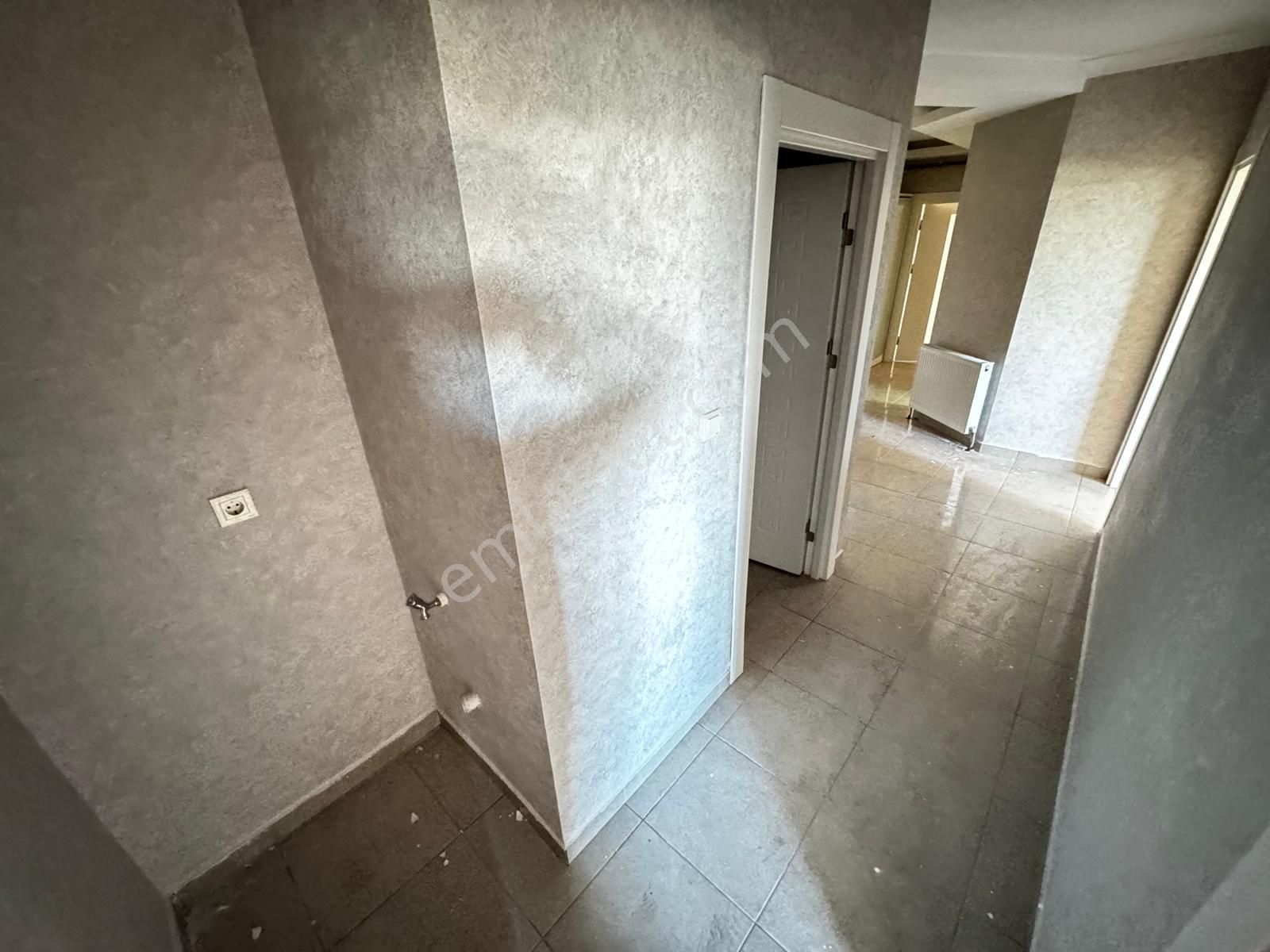 Güneş Evlere Sınır Site Dairesi Kat Konumunda Y.giriş 2+1 Lüks - Görsel 24