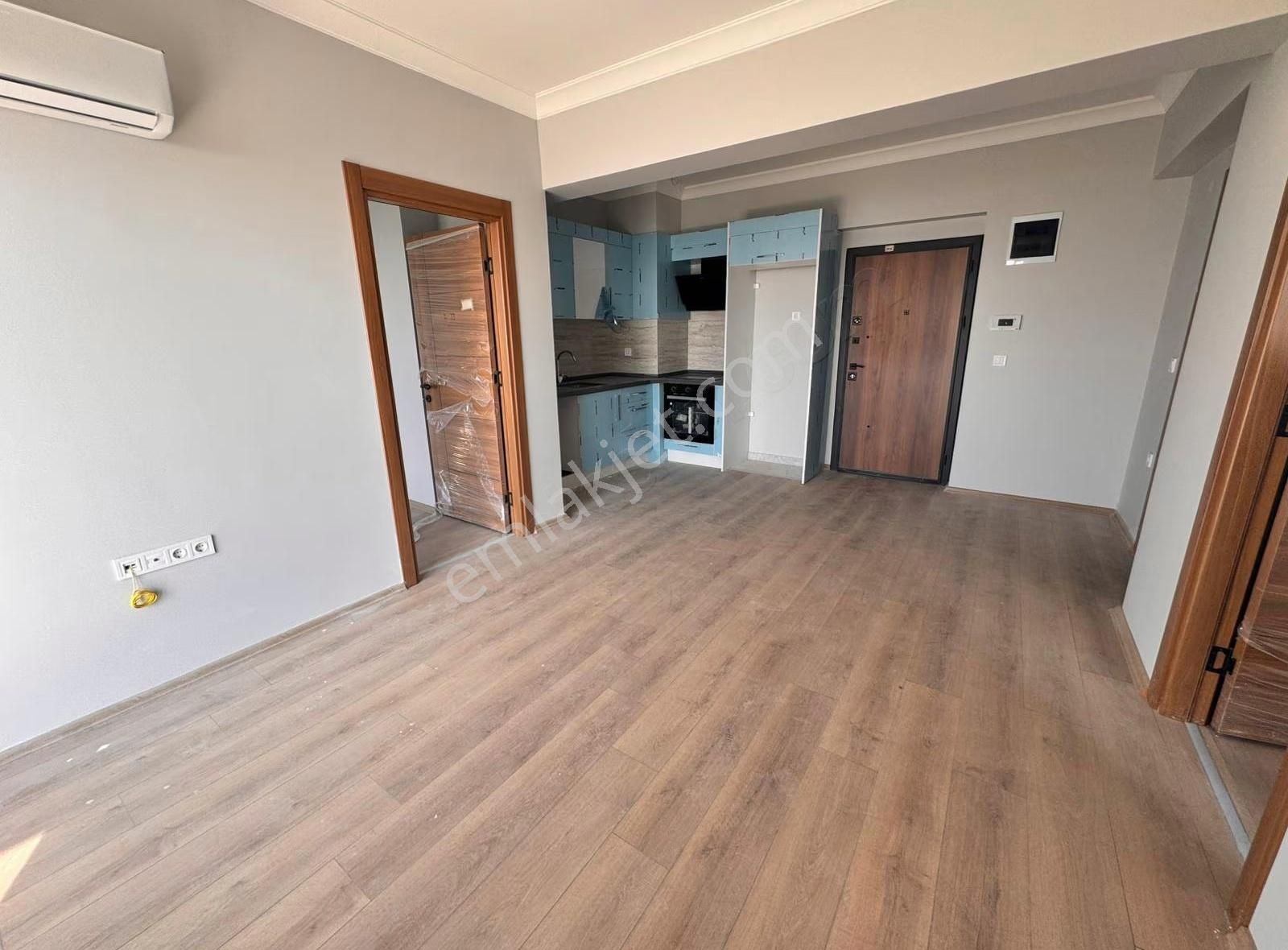 Real Center\\muhteşem Manzaralı, Site İçinde Havuzlu Satılık 2+1 - Görsel 2