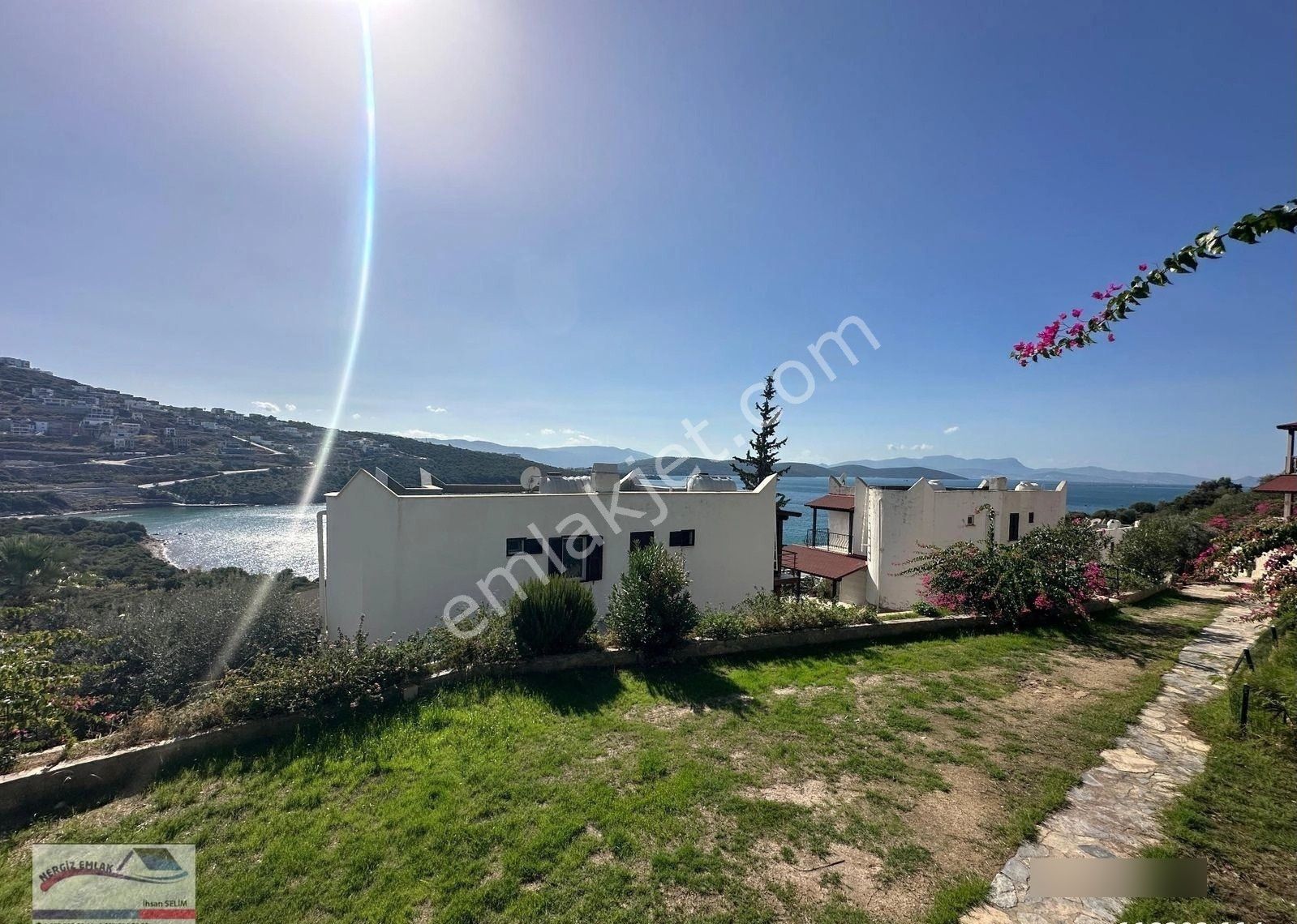 Özgür Sitesinde Geniş Bahçeli 2+1 Satılık Villa - Görsel 12