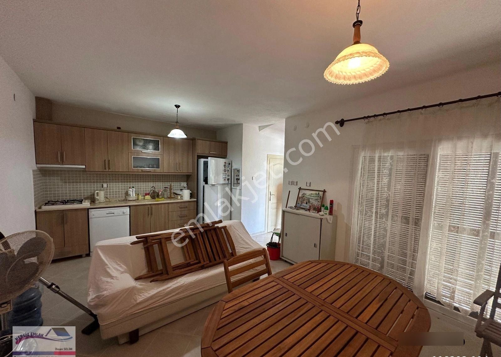 Özgür Sitesinde Geniş Bahçeli 2+1 Satılık Villa - Görsel 14