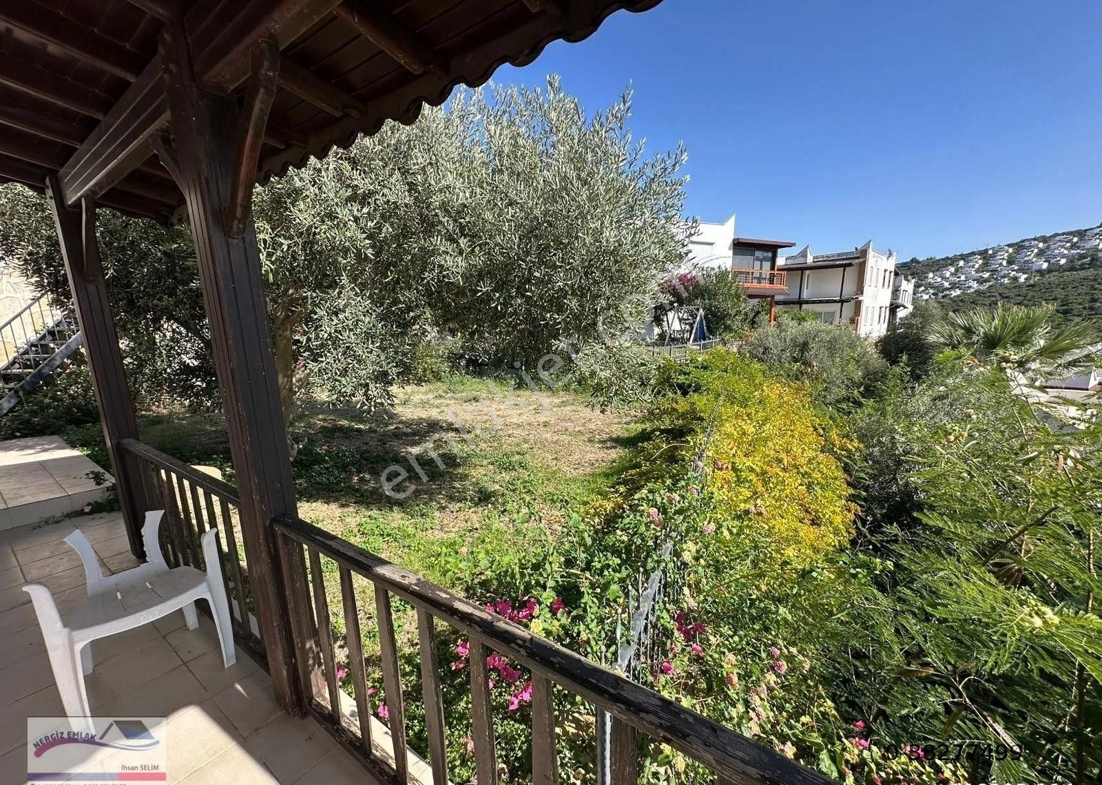 Özgür Sitesinde Geniş Bahçeli 2+1 Satılık Villa - Görsel 17