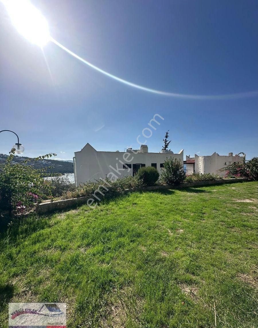Özgür Sitesinde Geniş Bahçeli 2+1 Satılık Villa - Görsel 7