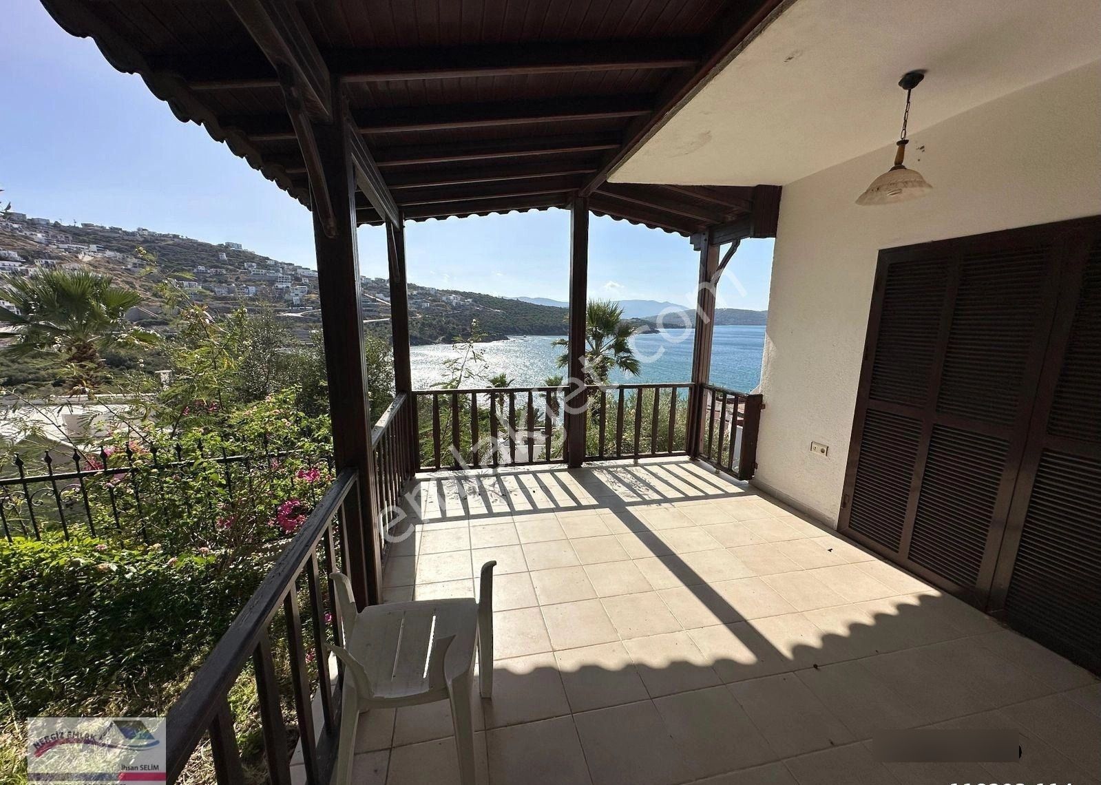 Özgür Sitesinde Geniş Bahçeli 2+1 Satılık Villa - Görsel 8