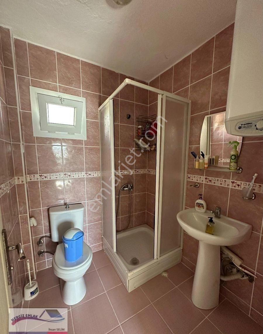 Özgür Sitesinde Geniş Bahçeli 2+1 Satılık Villa - Görsel 9