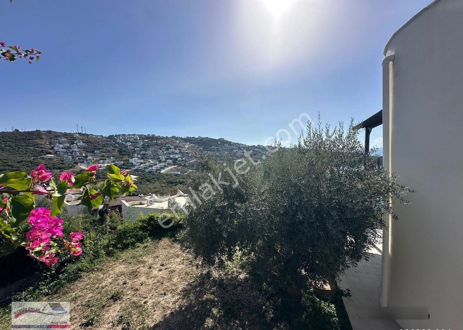 Özgür Sitesinde Geniş Bahçeli 2+1 Satılık Villa - Görsel 16