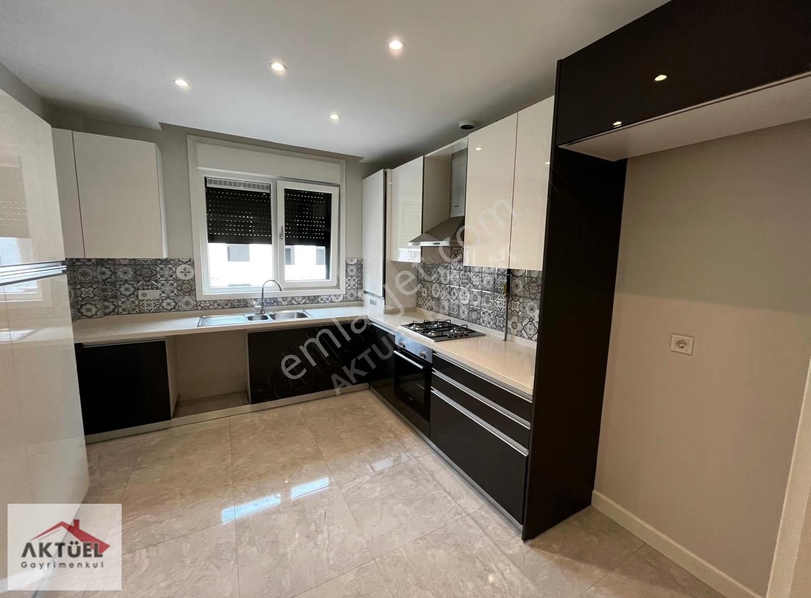 Şaşkınbakkal Sahilde Bağdata 3.binada Balkonlu Giyinme Odalı Lüx - Görsel 7