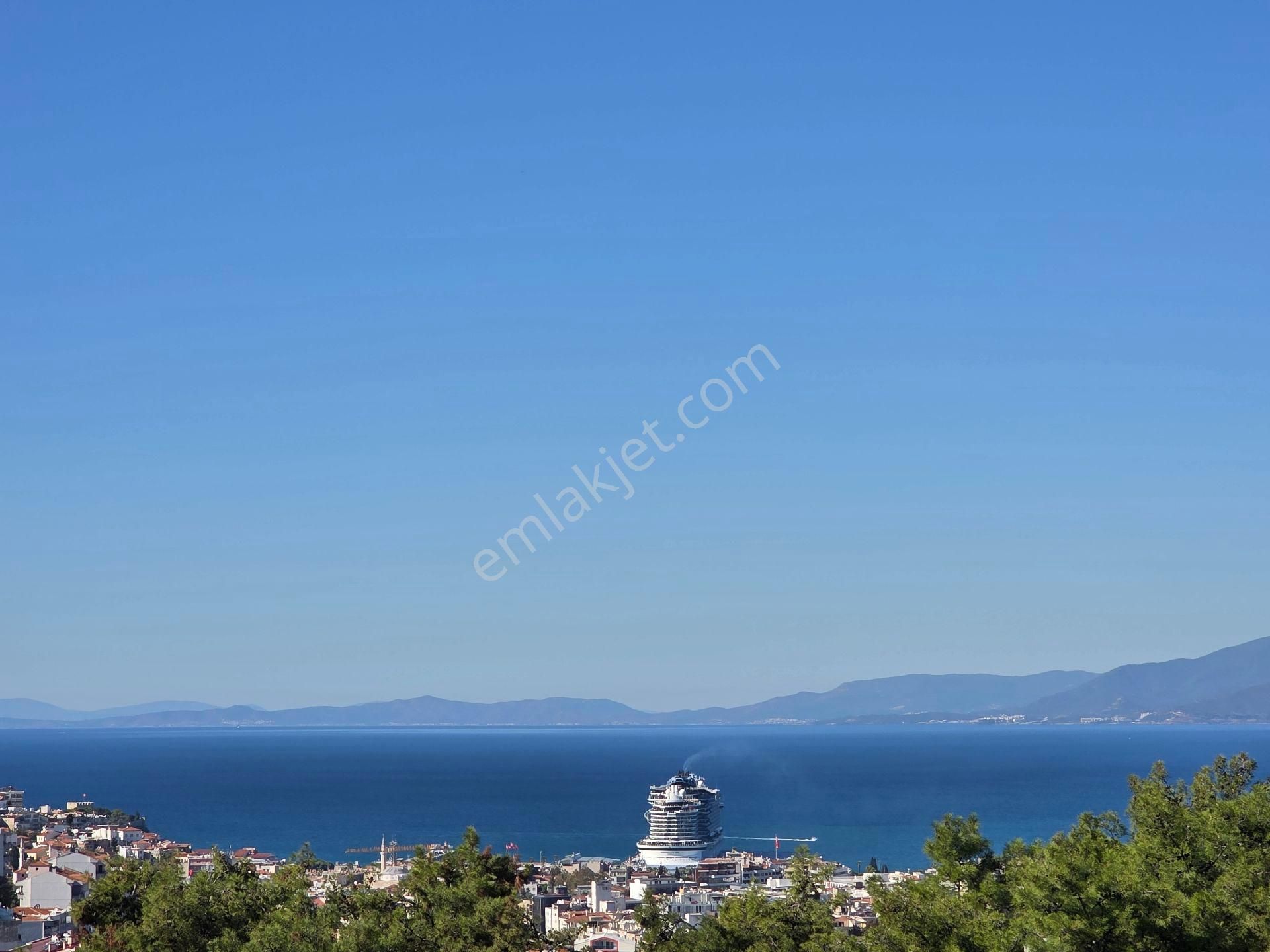 Kuşadası'nda Deniz Manzaralı Lüks 3+1 Daireler