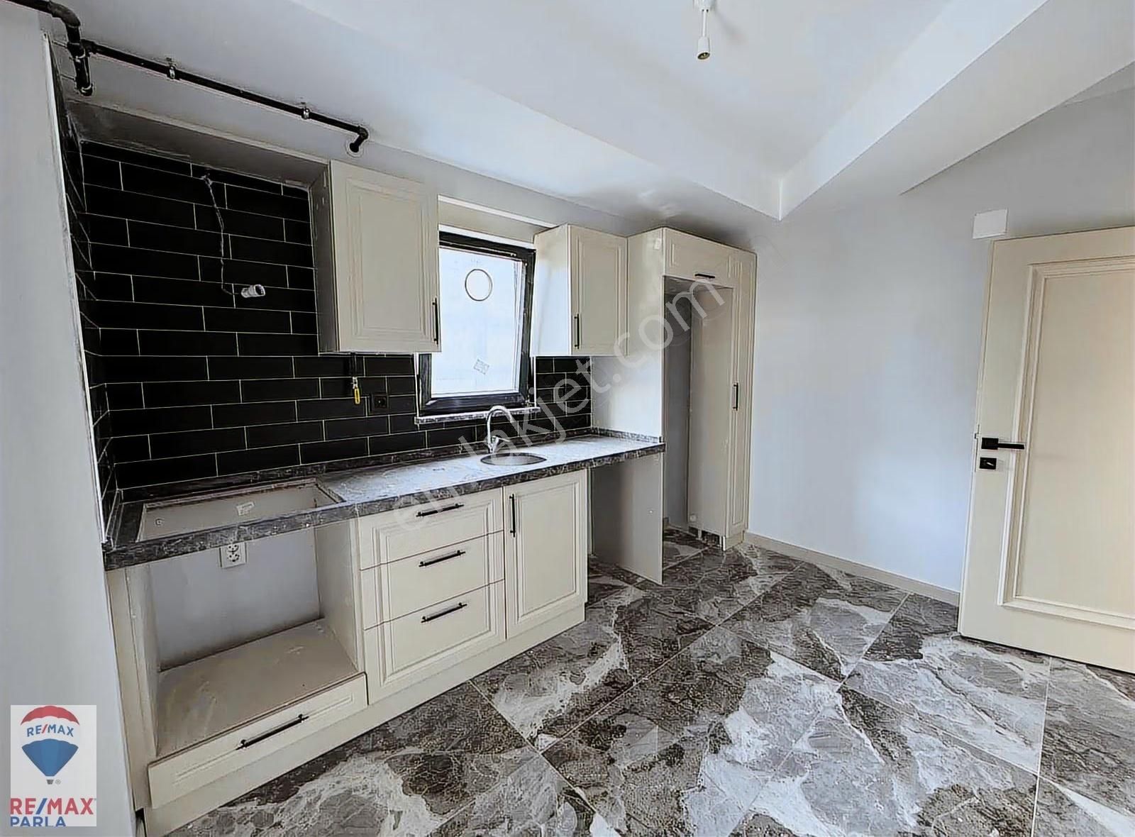 Anayola Cephe Lüks 3+1 Satılık Daire - Görsel 14