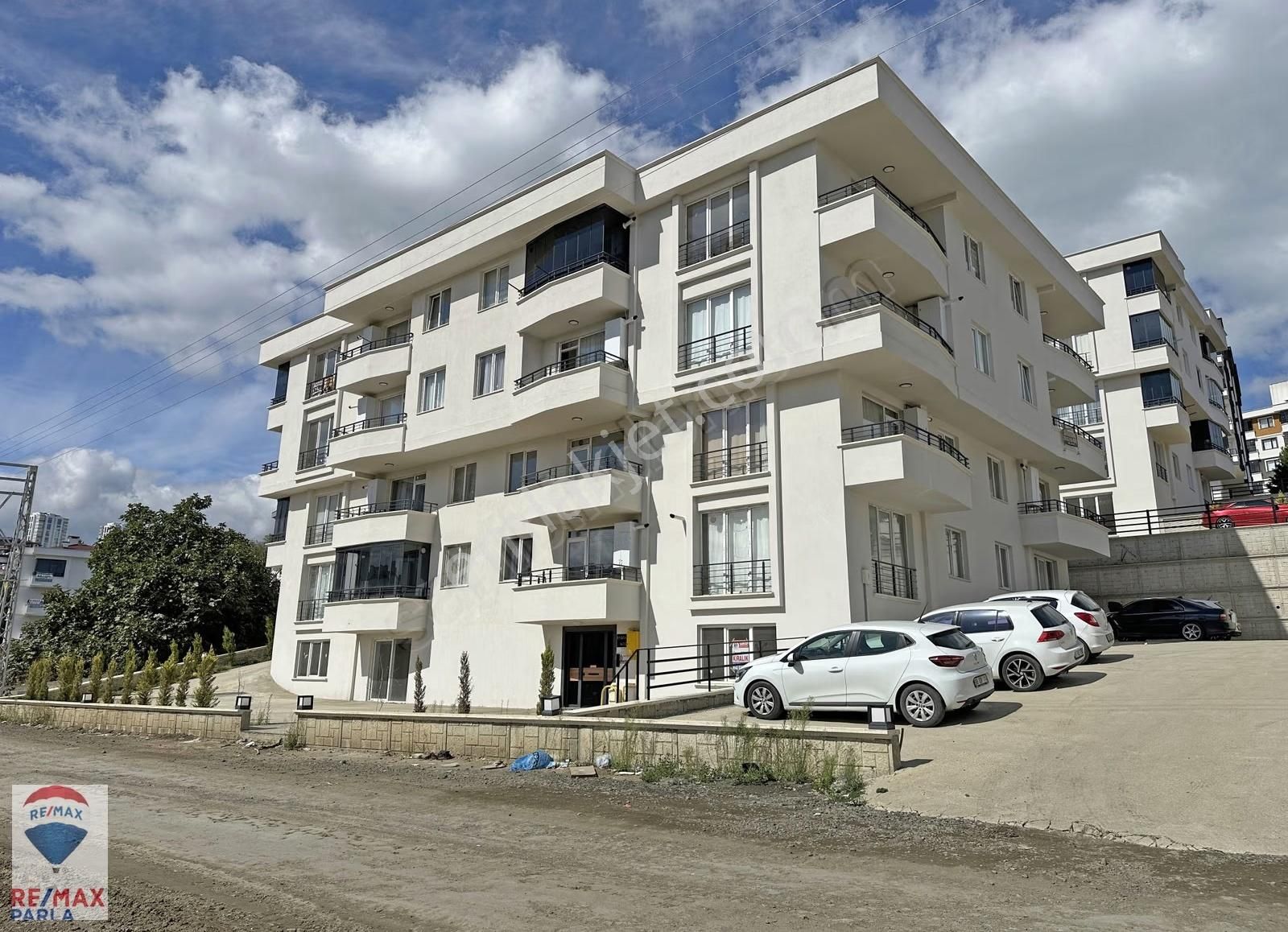 Körfez'de Yüksek Kredili Satılık İskanlı Net 45 M² 1+1 Daire