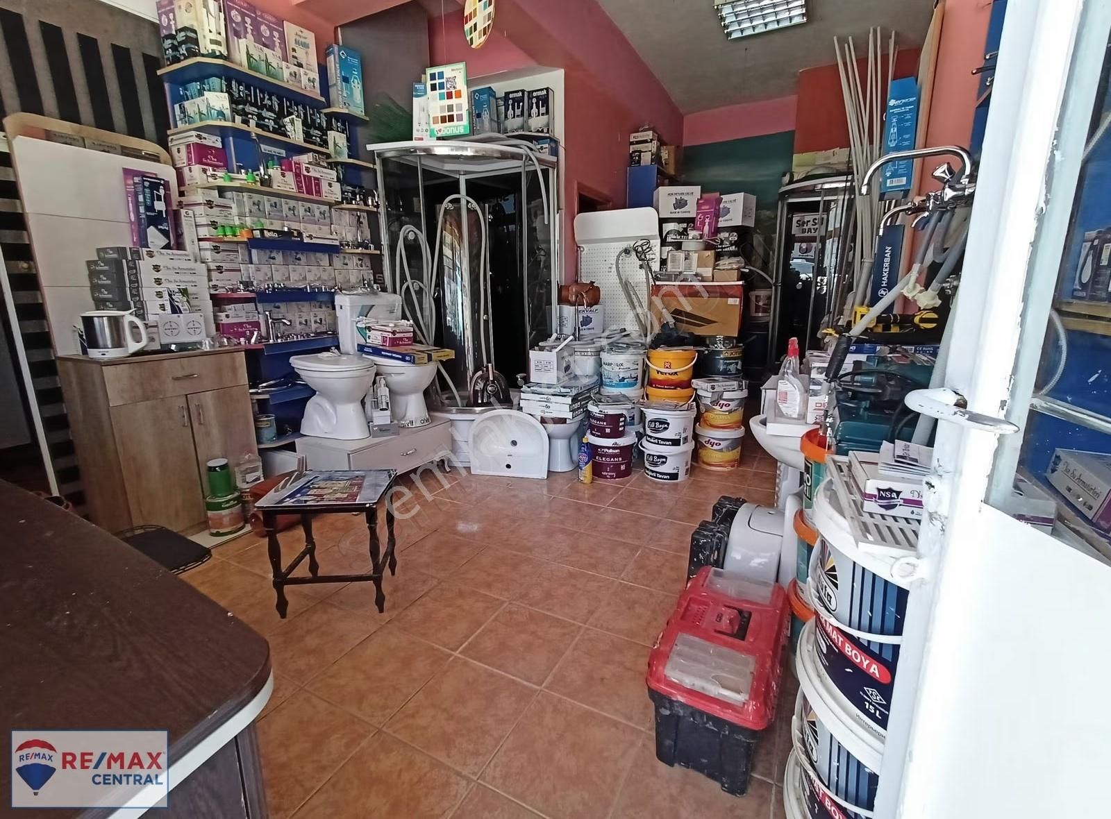 Remax Central'den Gülyurtta Satılık Dükkan - Görsel 4
