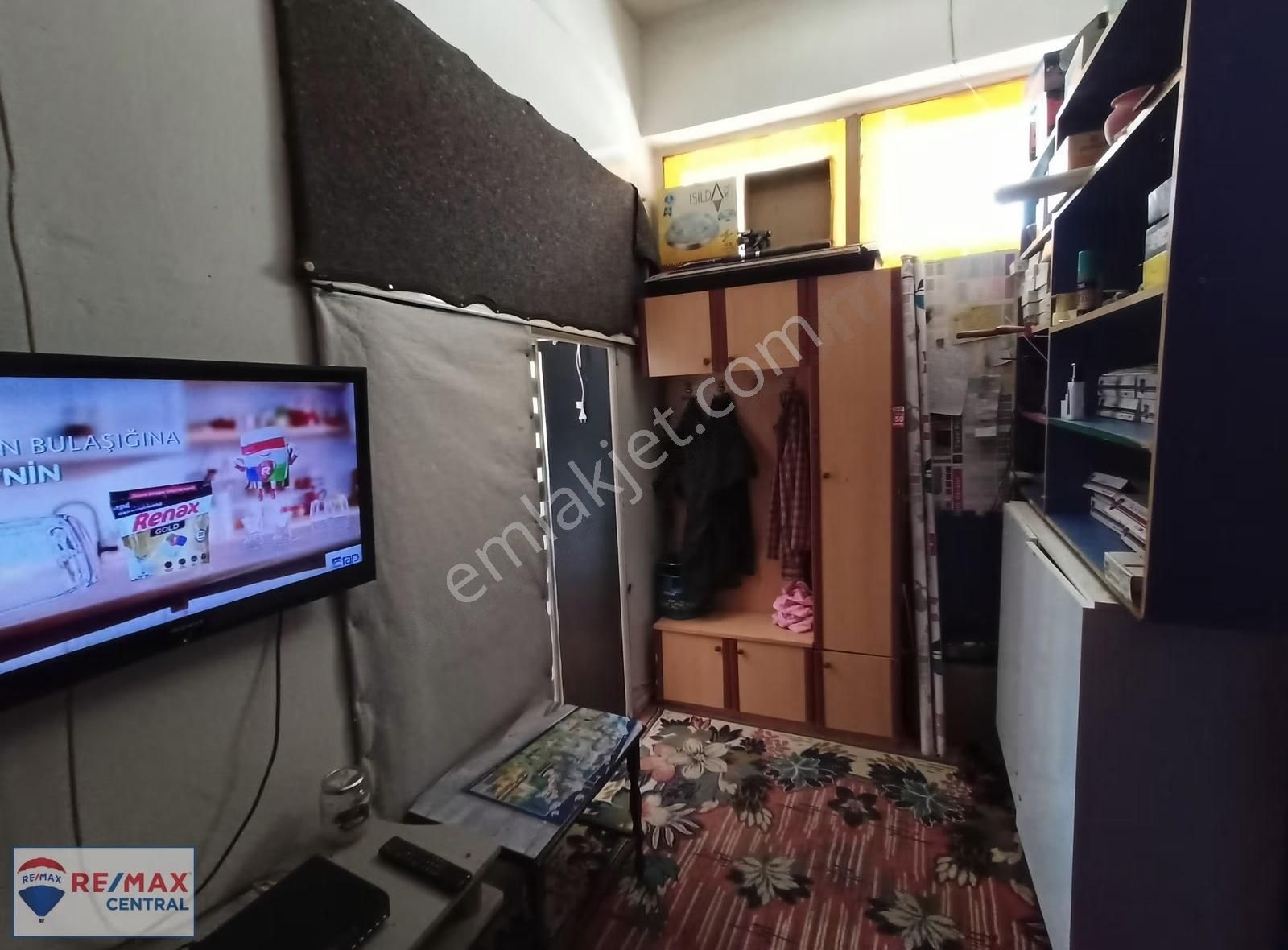 Remax Central'den Gülyurtta Satılık Dükkan - Görsel 3