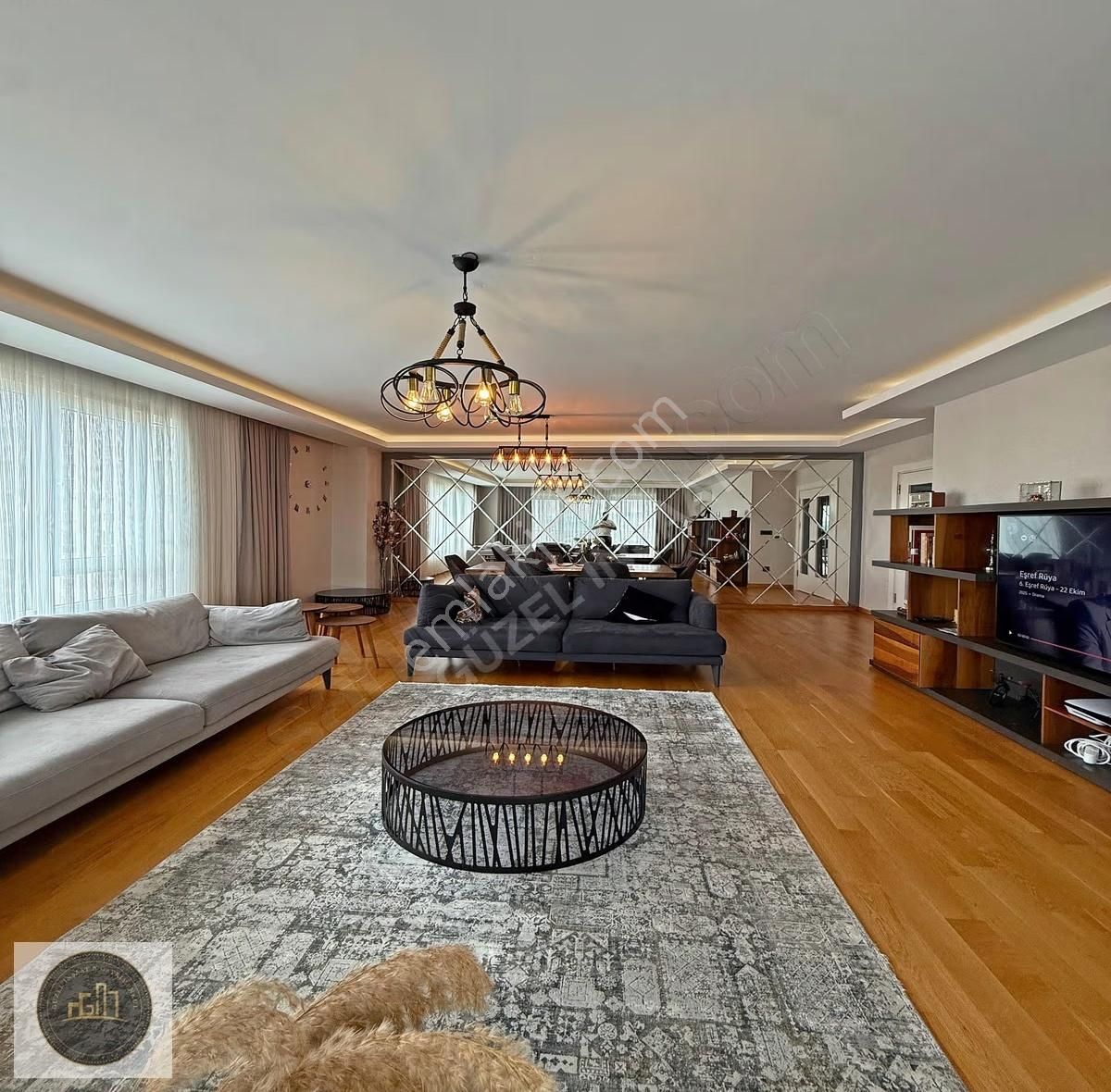 Bahçeşehir Konakları'nda Emsalsiz Mimari Tasarımlı Özel Daire - Görsel 3