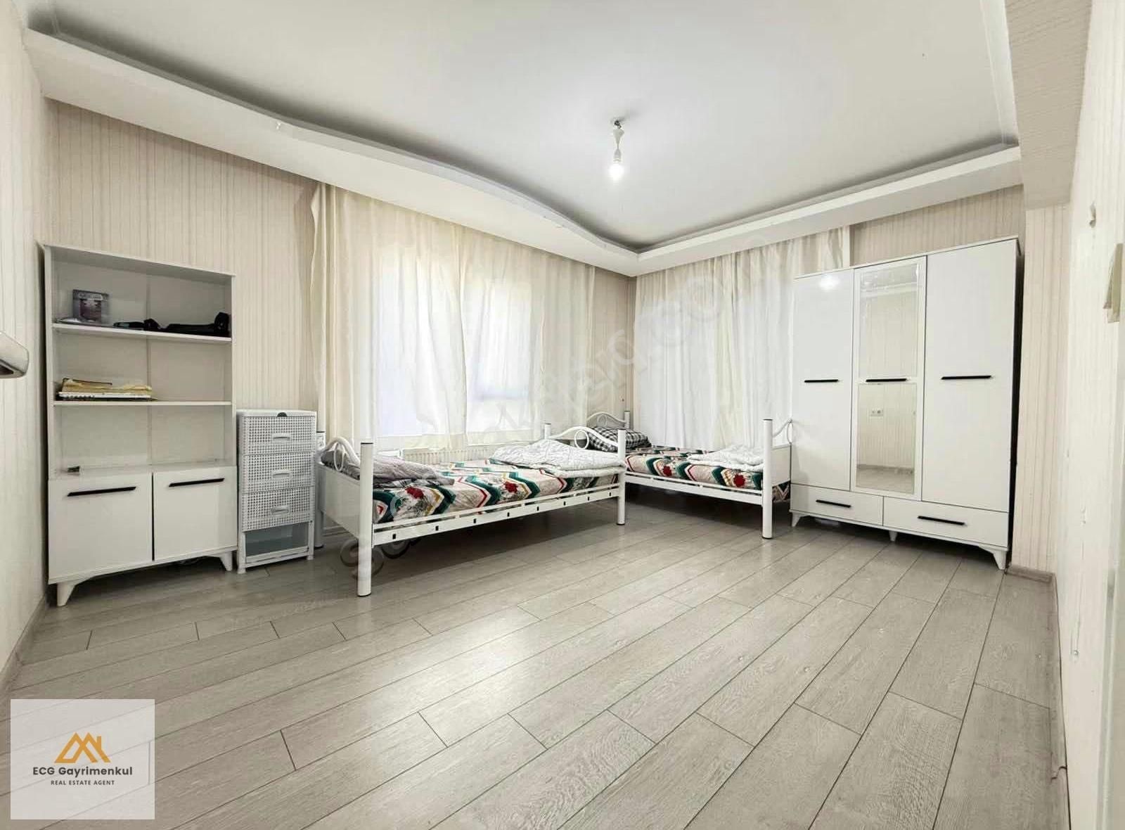 Ecg'den; Saray Merkezde Çok Geniş 4+1 Kilerli Çift Banyolu Daire - Görsel 24