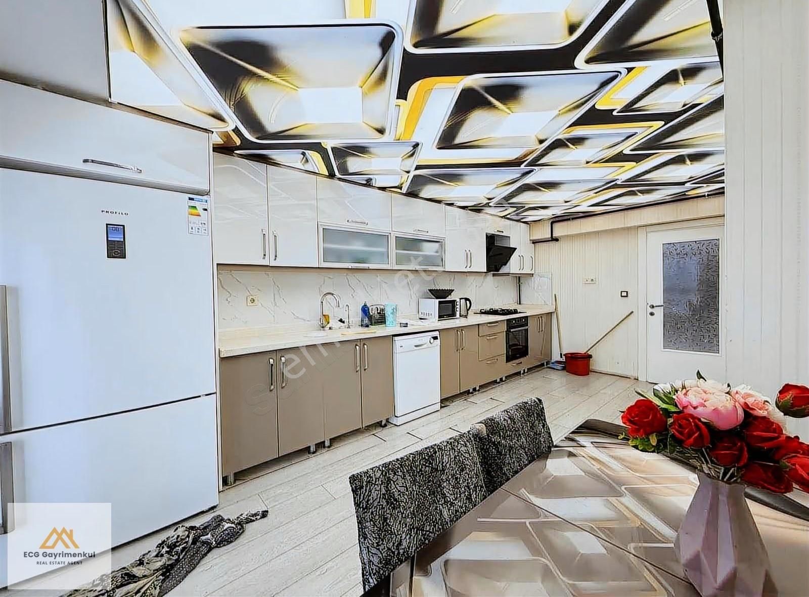 Ecg'den; Saray Merkezde Çok Geniş 4+1 Kilerli Çift Banyolu Daire - Görsel 14