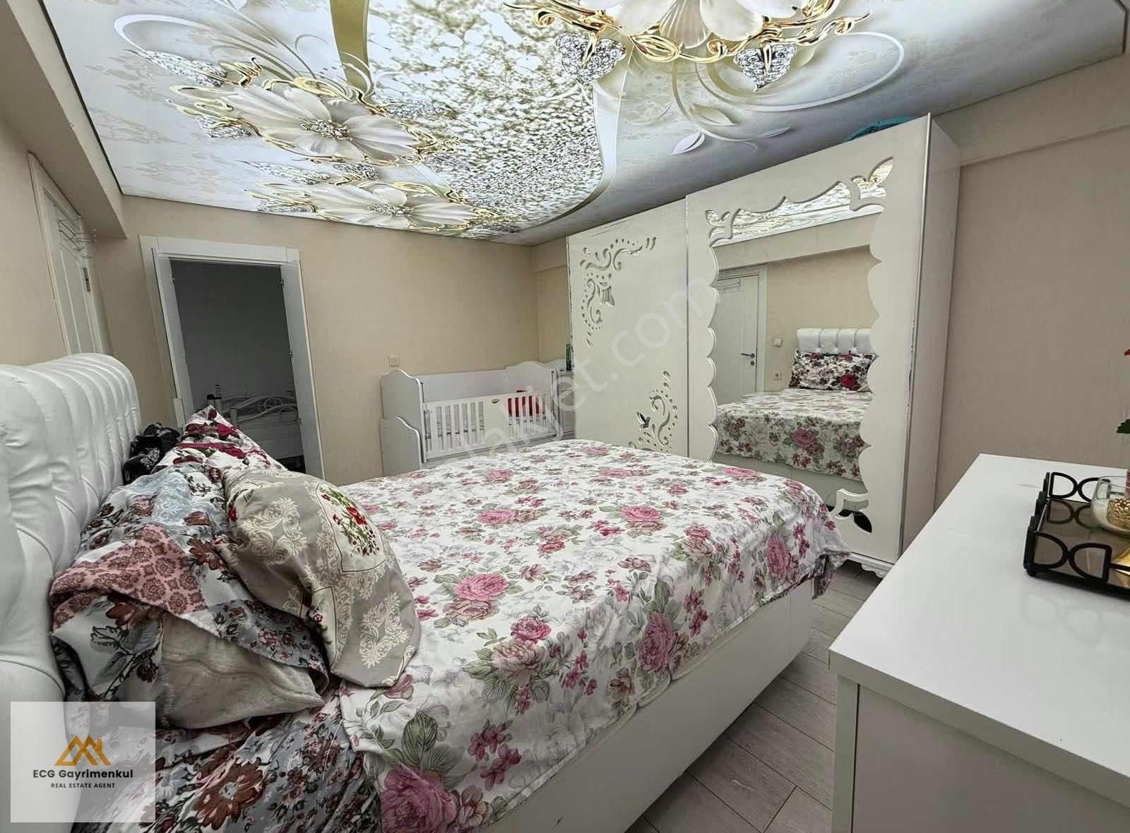 Ecg'den; Saray Merkezde Çok Geniş 4+1 Kilerli Çift Banyolu Daire - Görsel 2