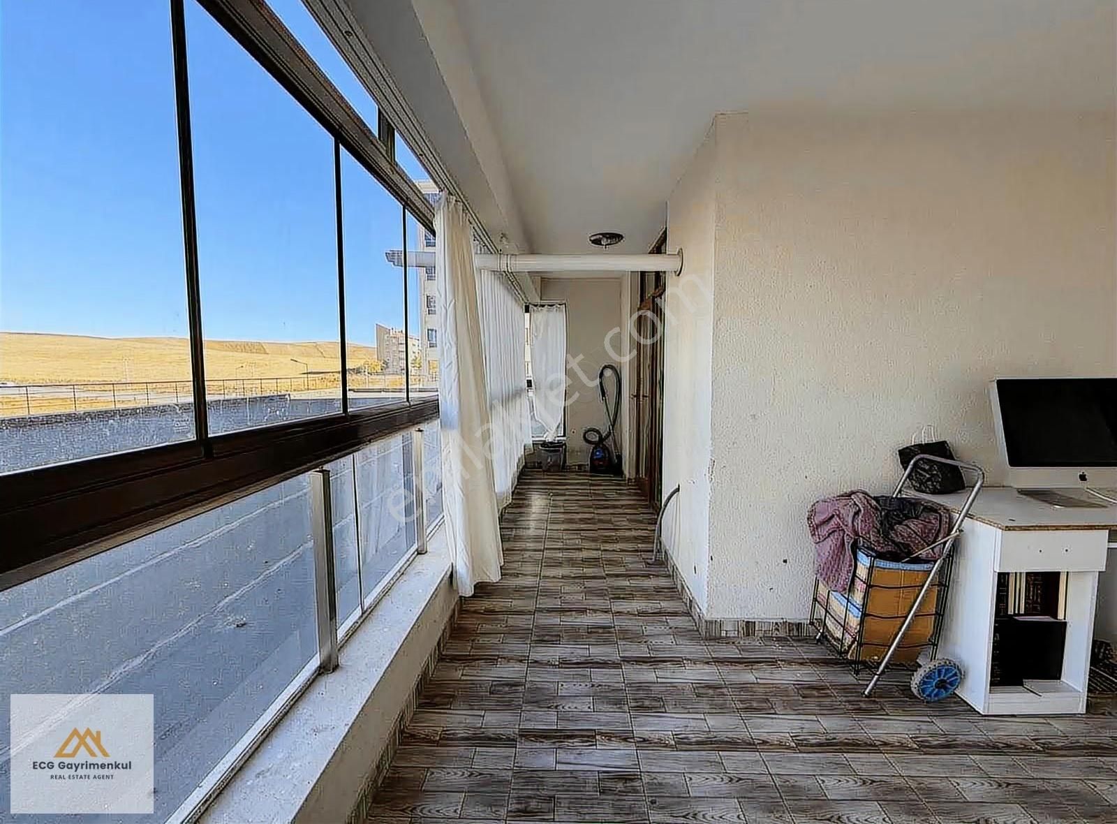 Ecg'den; Saray Merkezde Çok Geniş 4+1 Kilerli Çift Banyolu Daire - Görsel 4