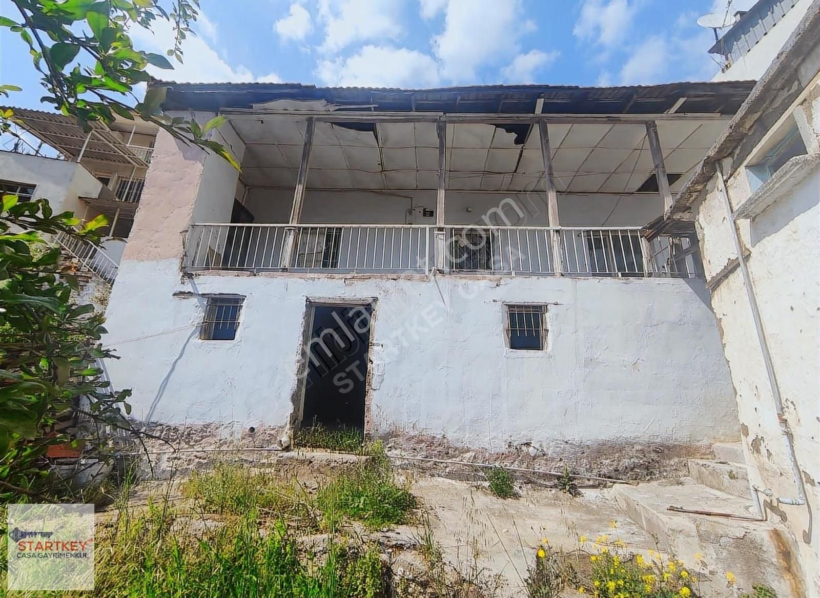 Çiğli Güzeltepede 232 M² İmarlı Arsa İçinde Avlulu Ev - Görsel 4